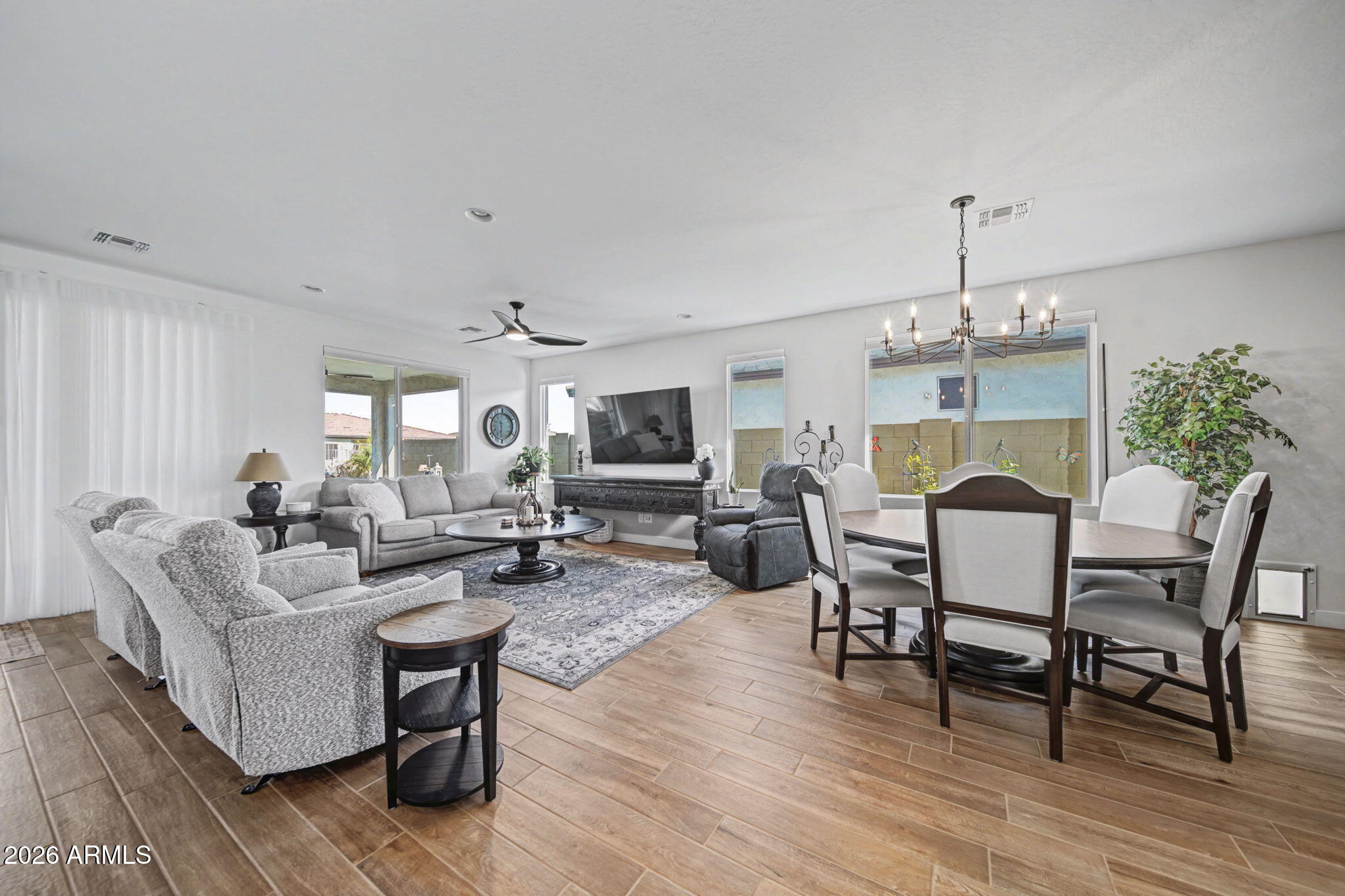 1330 W VIA DE OLIVOS --