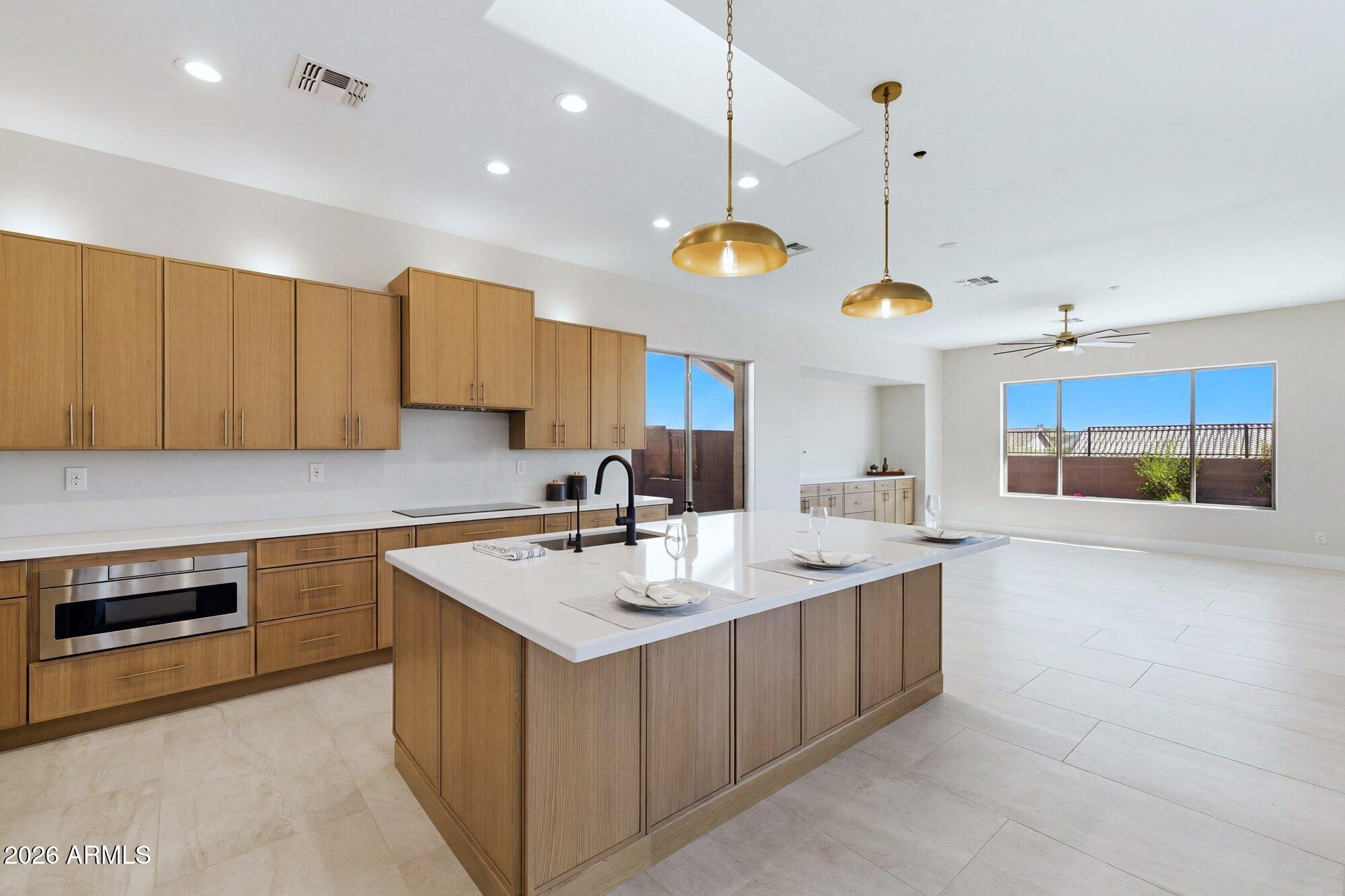 1435 W WHITMAN Court