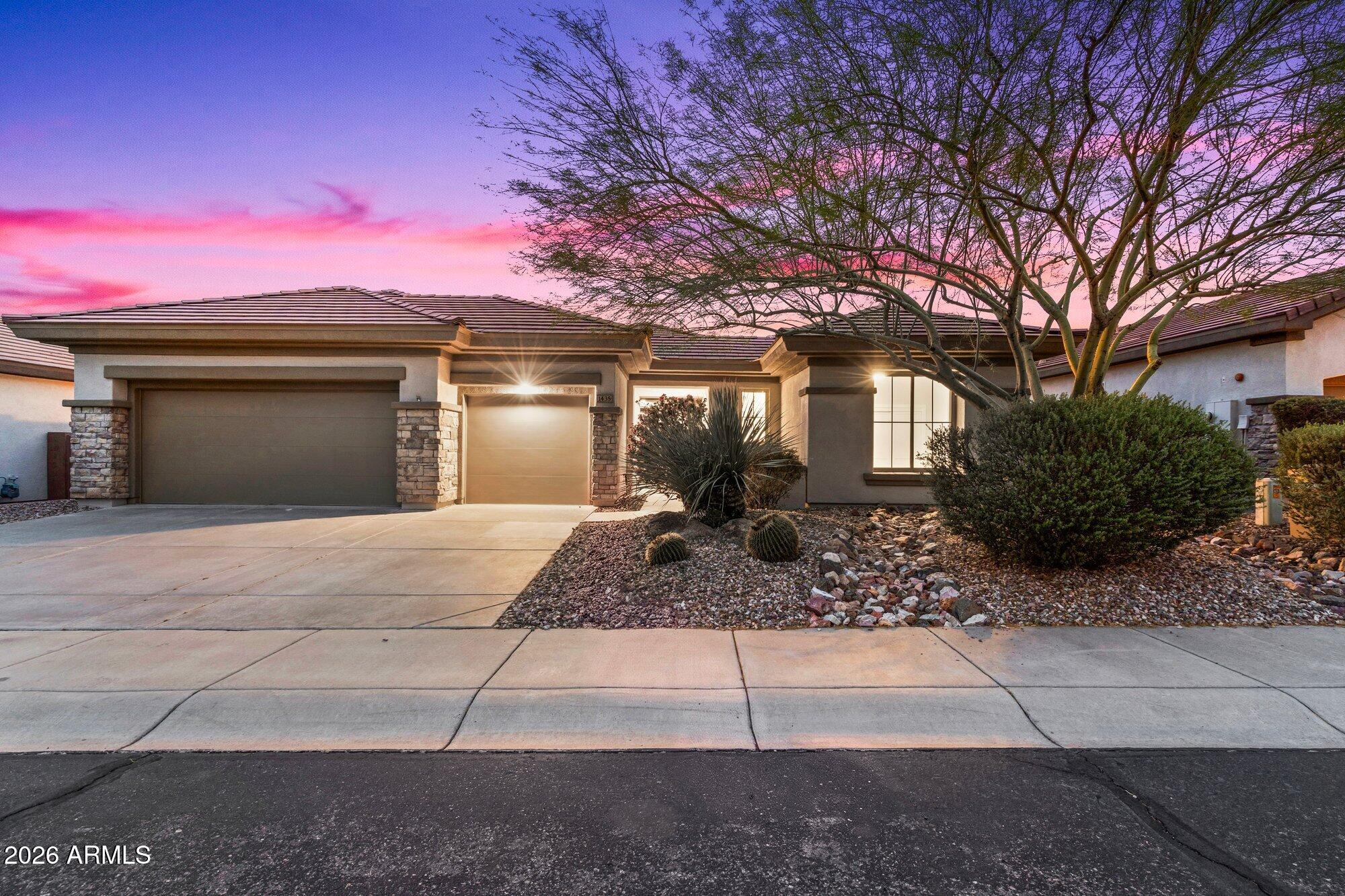 1435 W WHITMAN Court