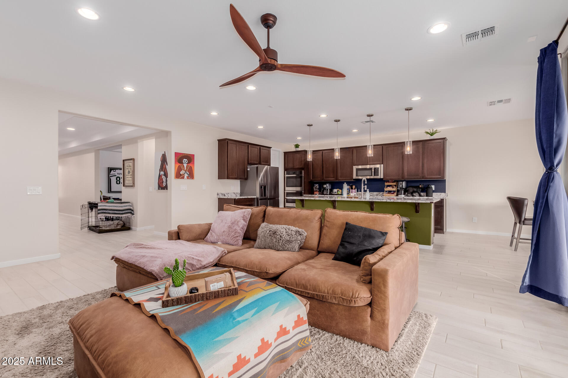 1983 E SARONA Court