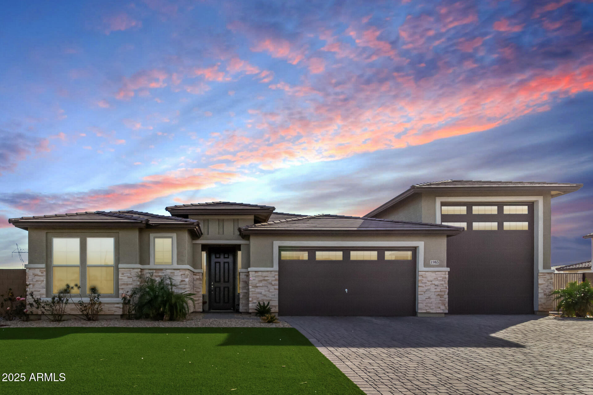 1983 E SARONA Court