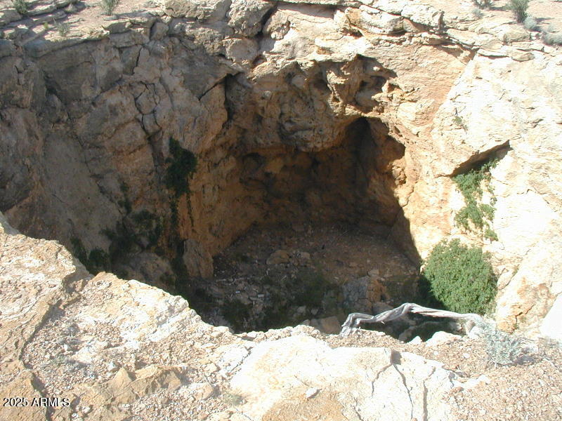 150 N County Rd. N 6100 -- _