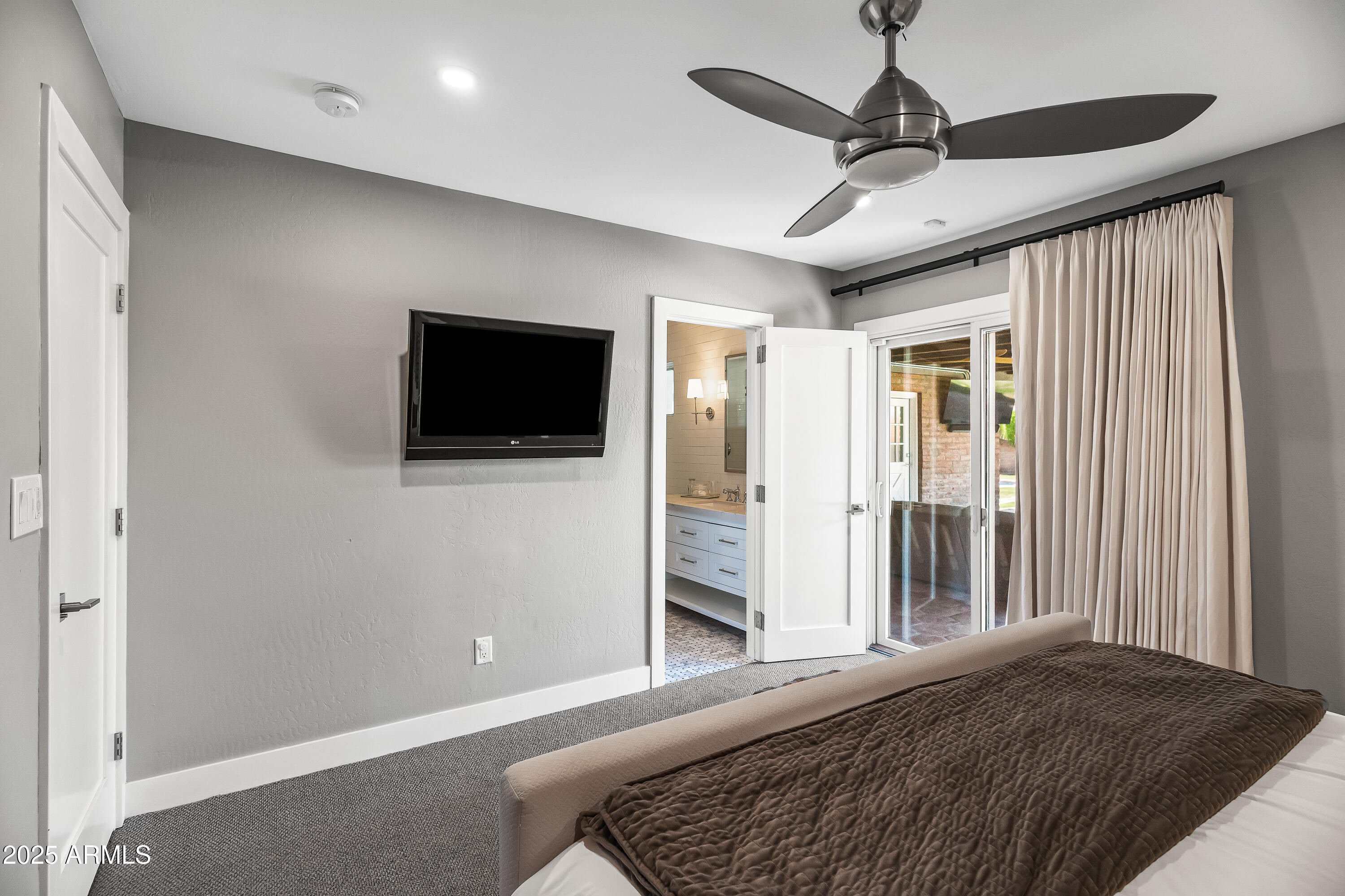 CAMELBACK EAST - Residential