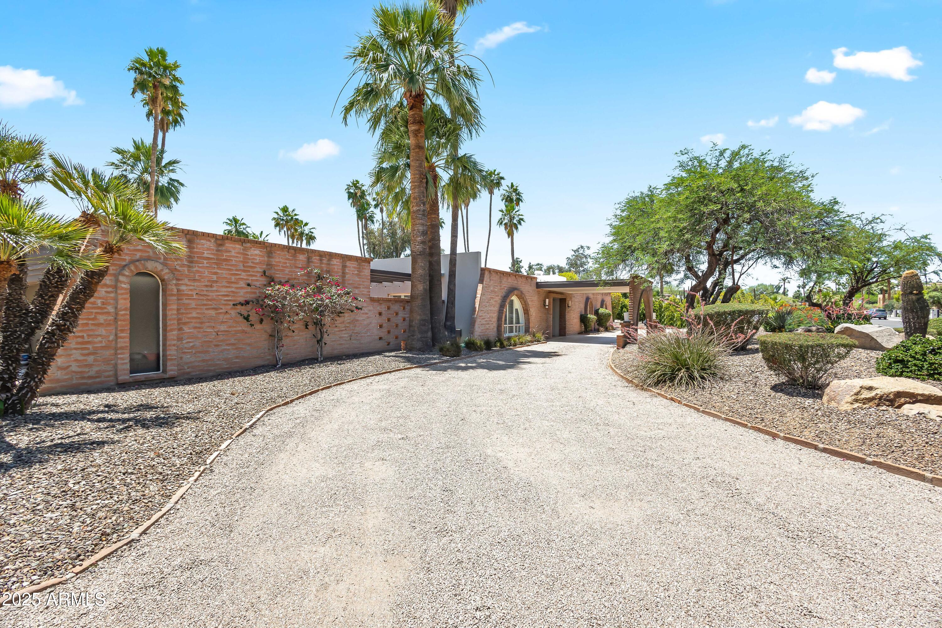 CAMELBACK EAST - Residential
