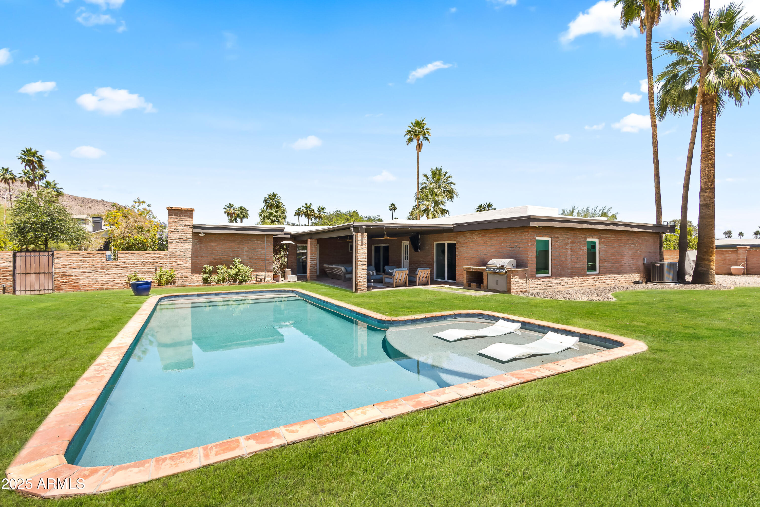 CAMELBACK EAST - Residential