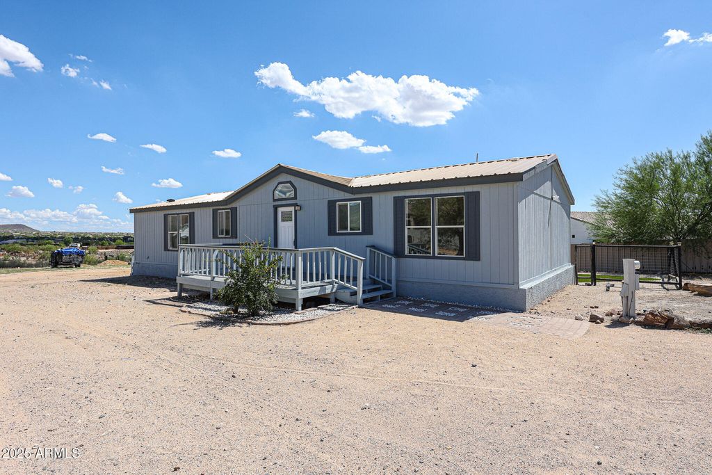 Photo of 105 E Sabrosa Drive, New River, AZ 85087 (MLS # 6918580)