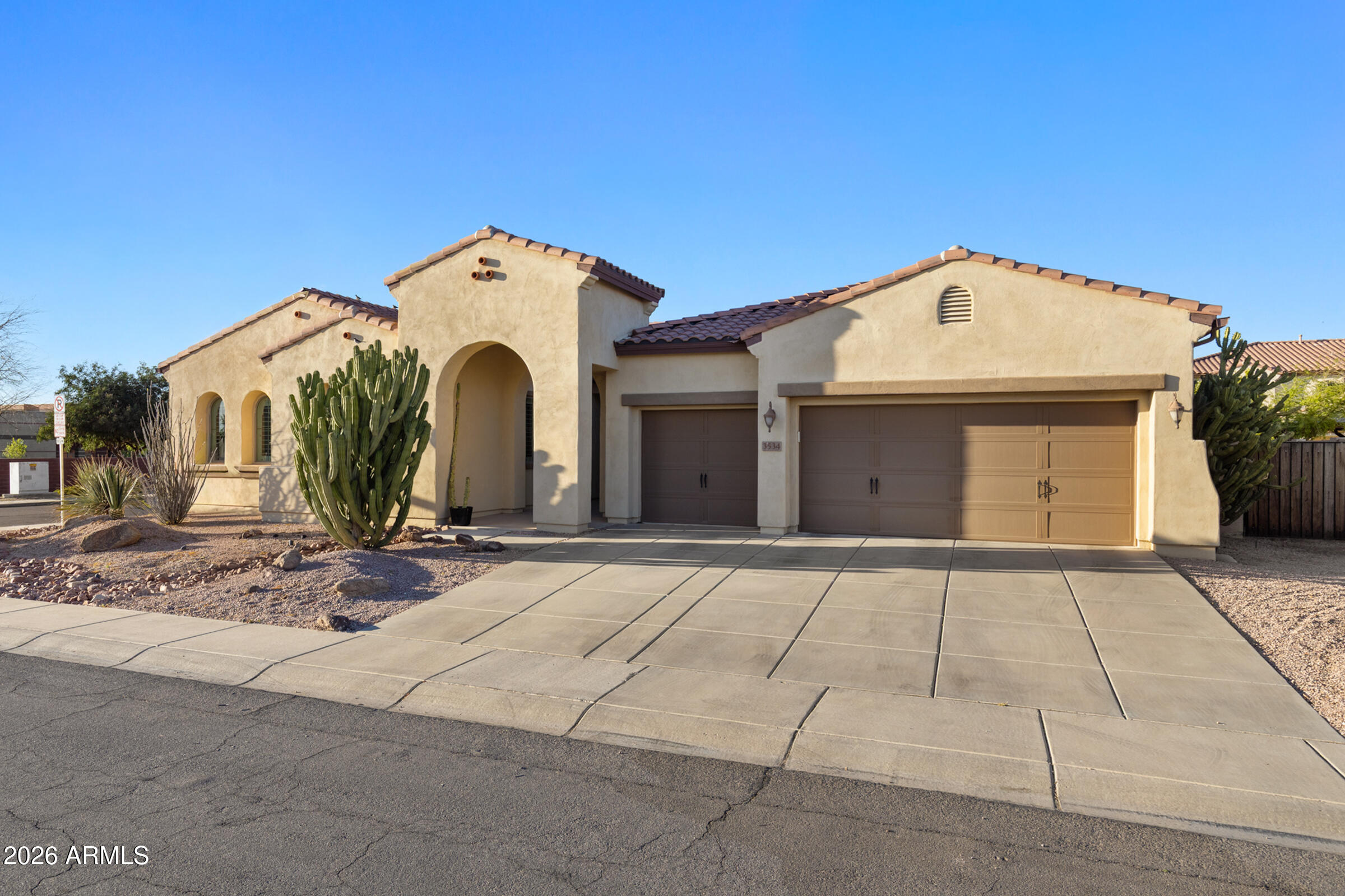 3534 E TONTO Place