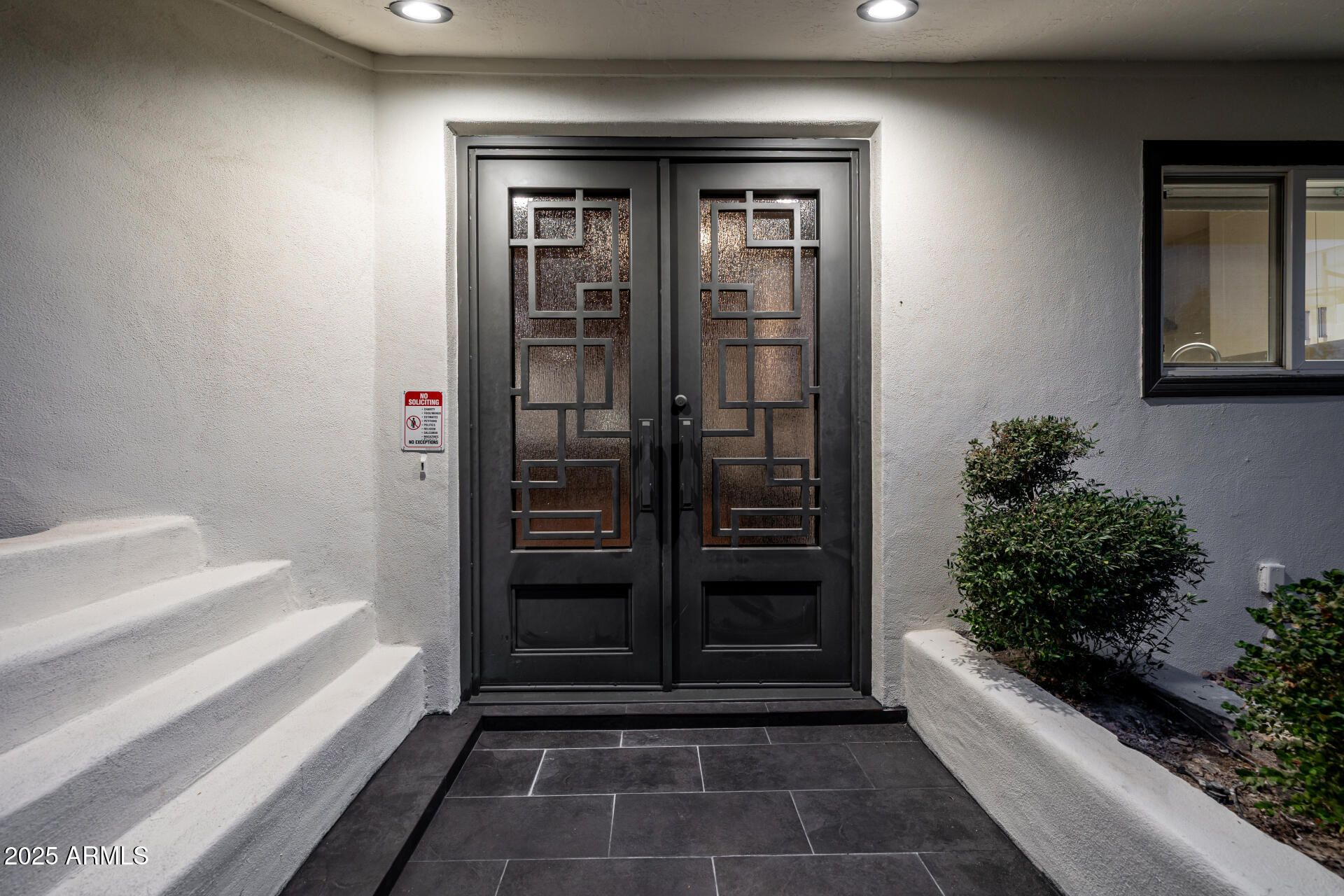 26 W MORTEN Avenue