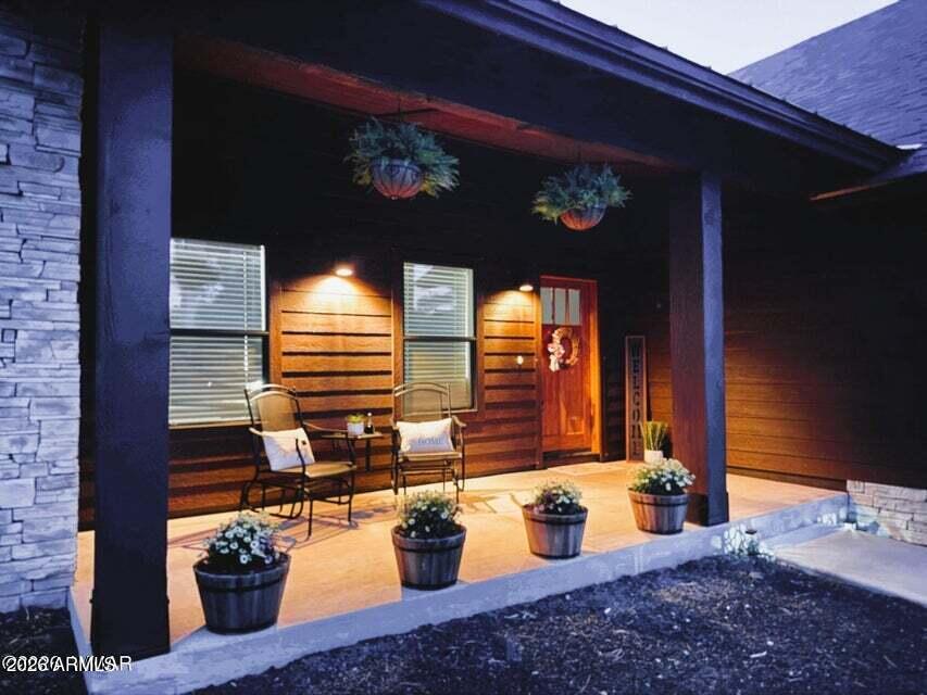 2720 N EAGLE VIEW Circle