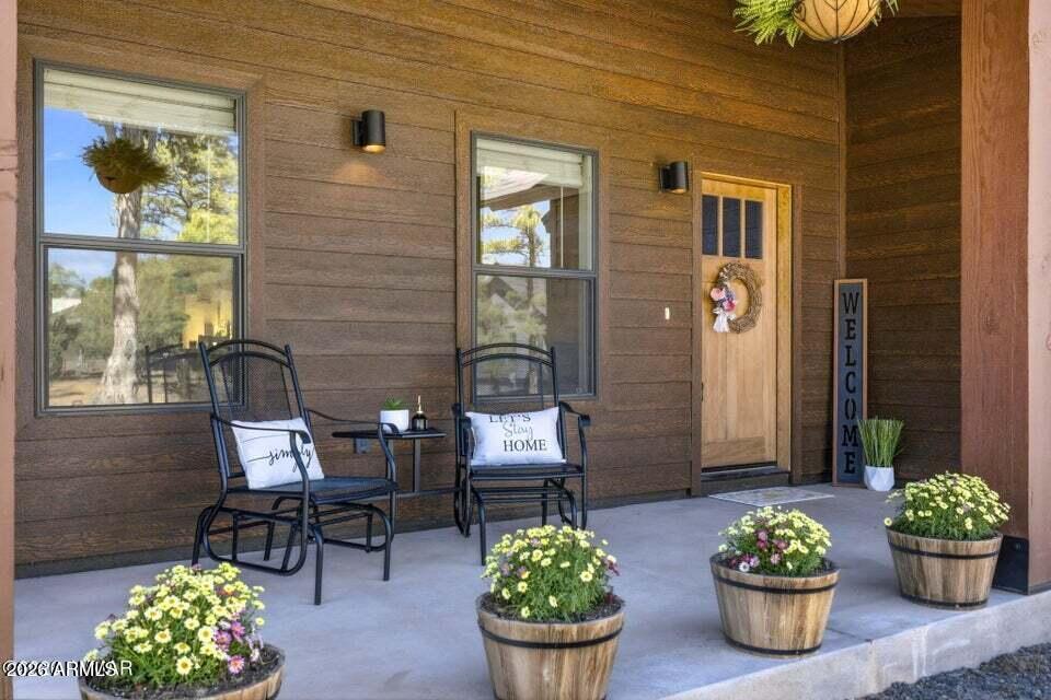 2720 N EAGLE VIEW Circle