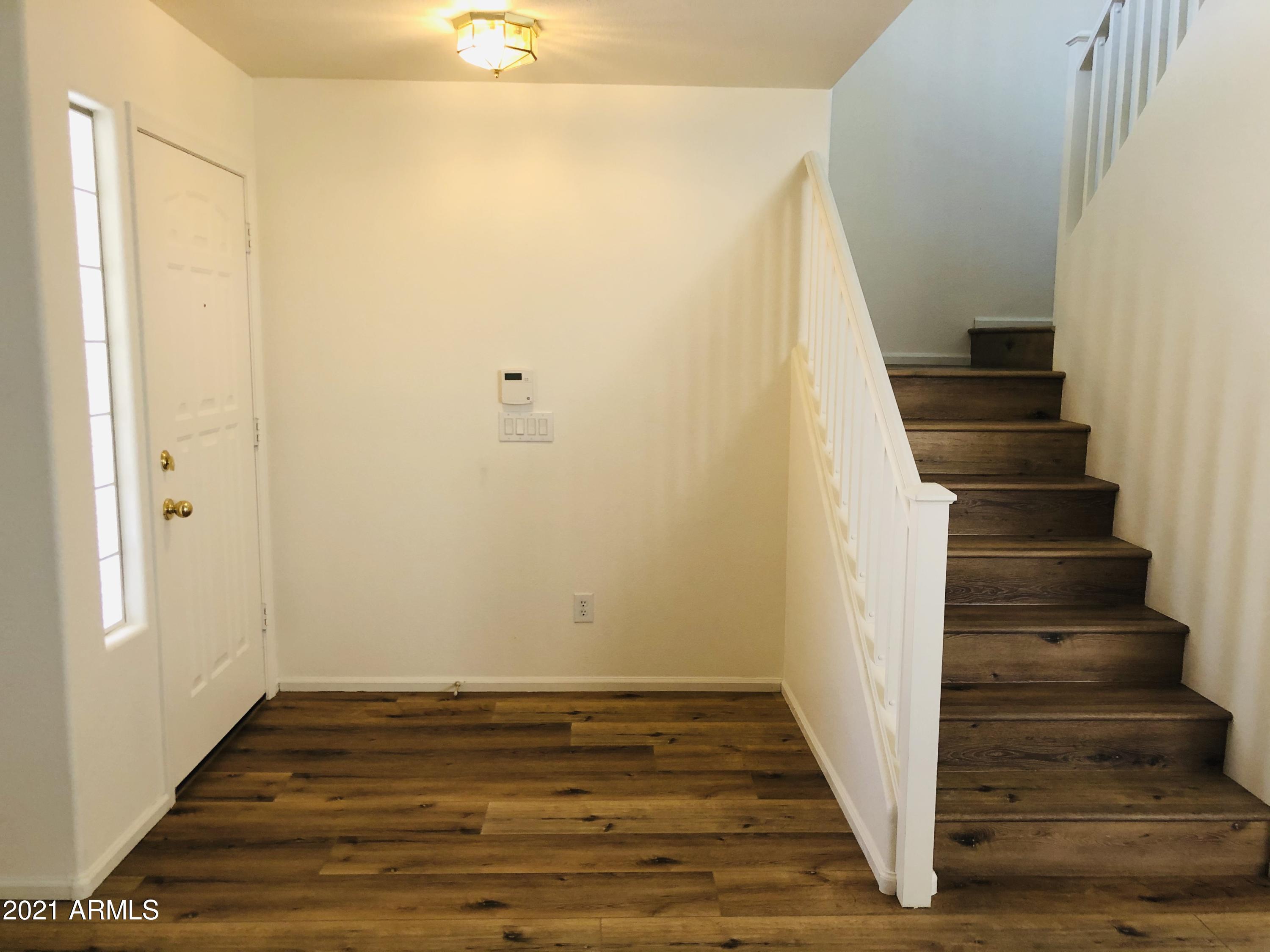 2528 W STRAIGHT ARROW Lane