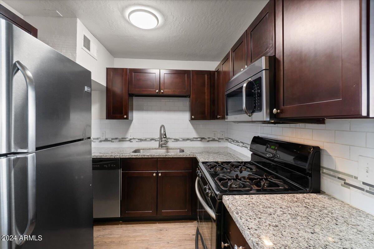 502 E MARIPOSA Street Apt 104