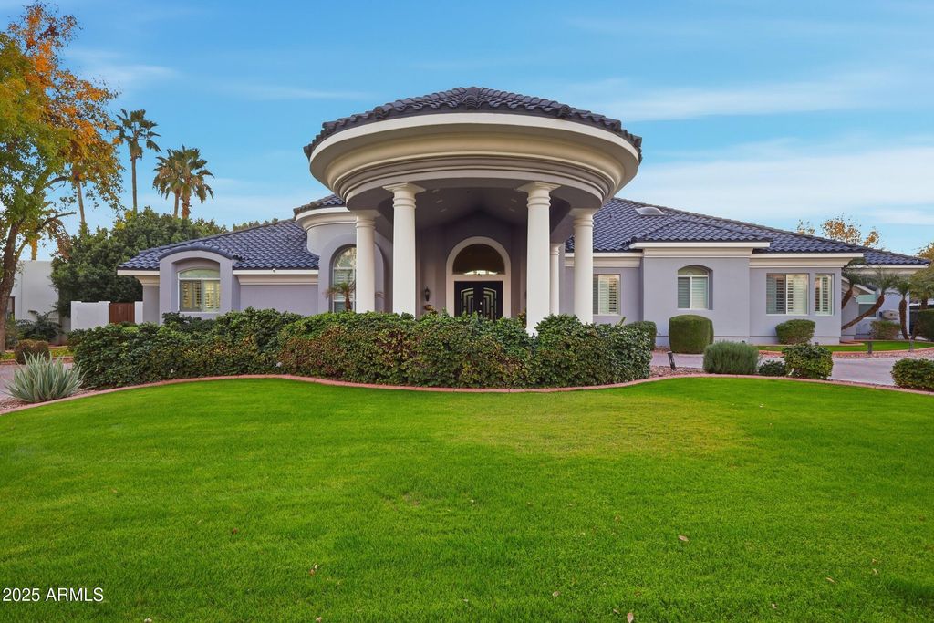 Photo of 330 N Cloverfield Circle, Litchfield Park, AZ 85340 (MLS # 6959941)