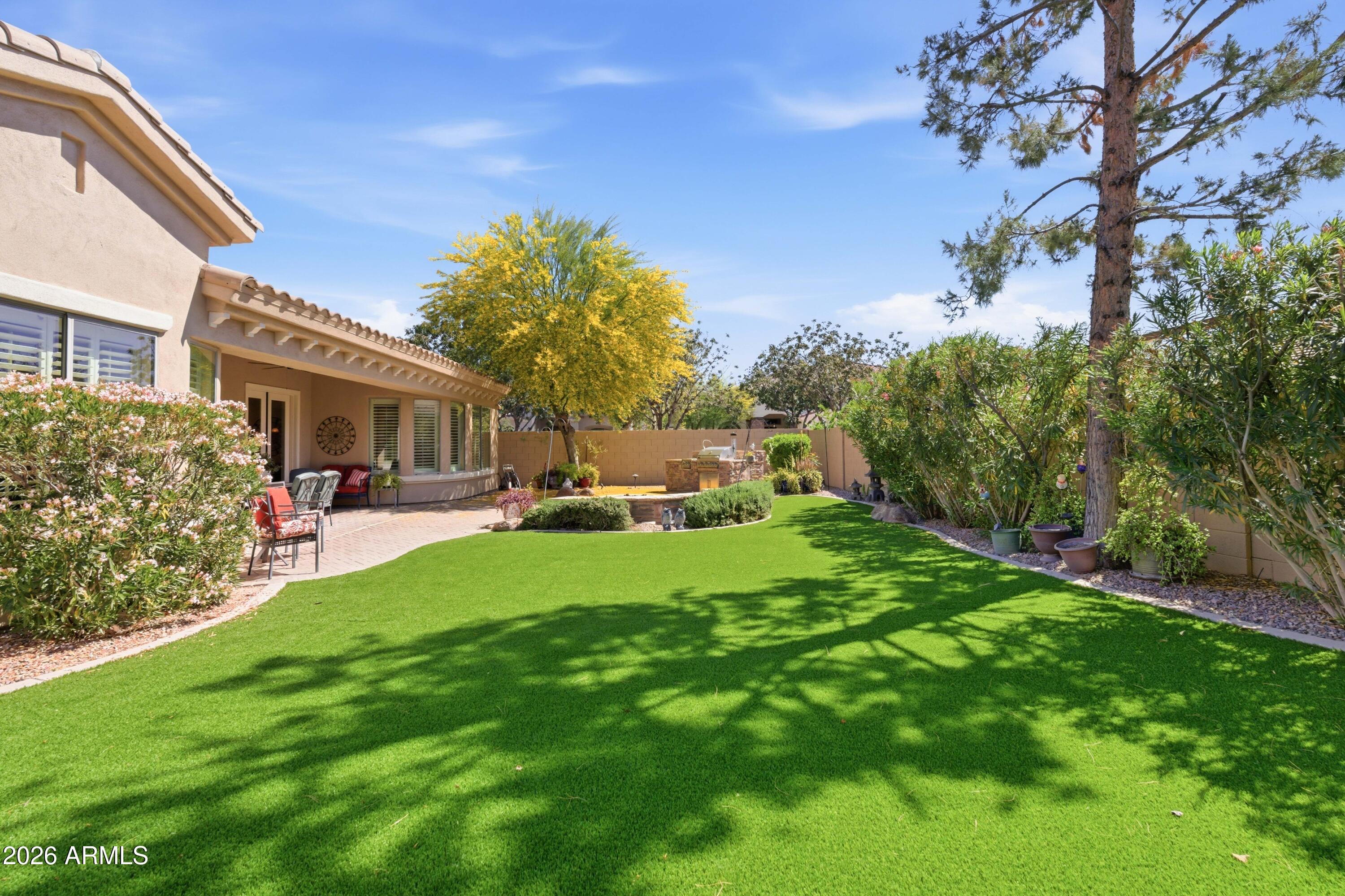 4309 E MAPLEWOOD Court