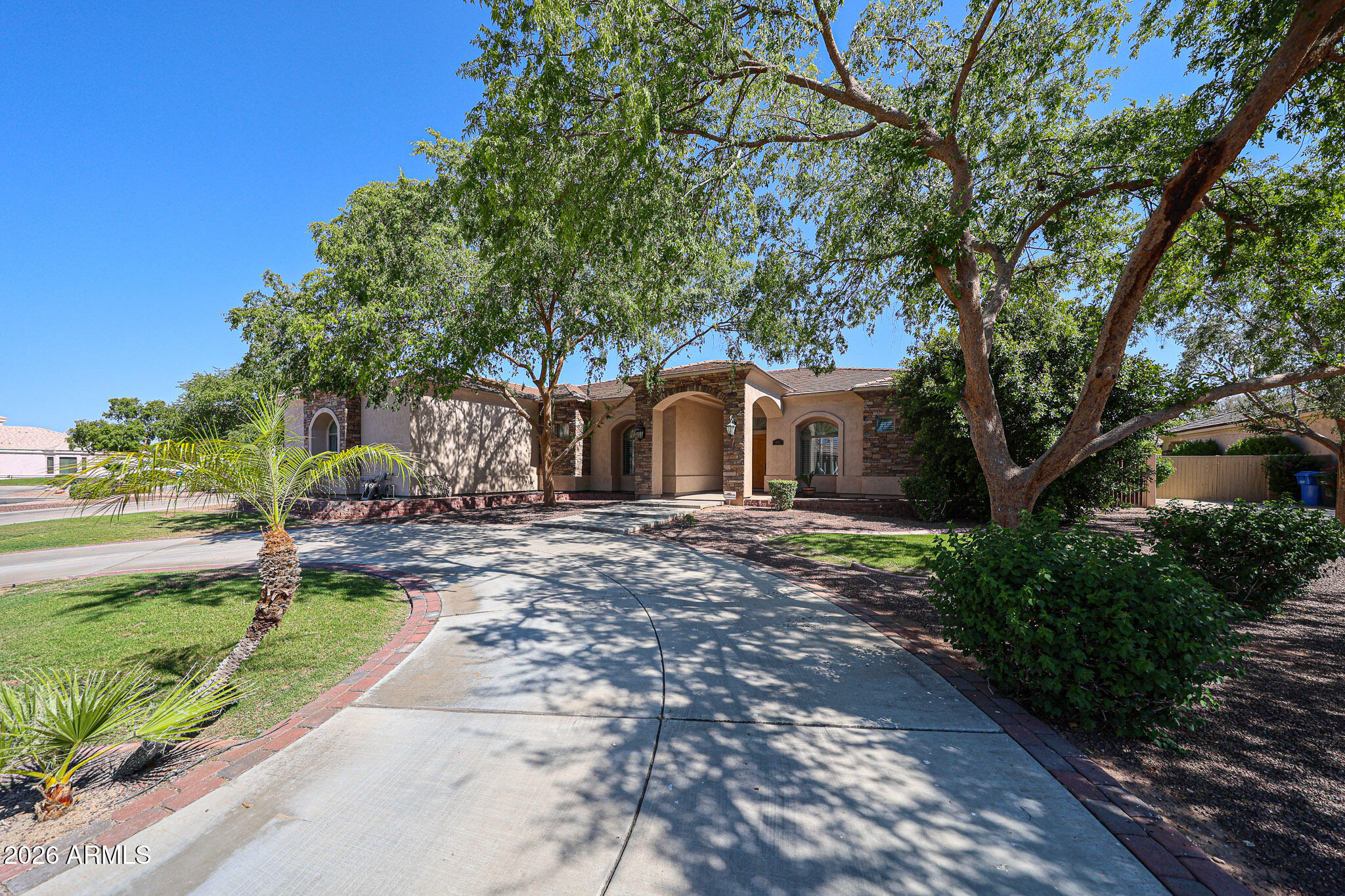 925 E Valencia Drive