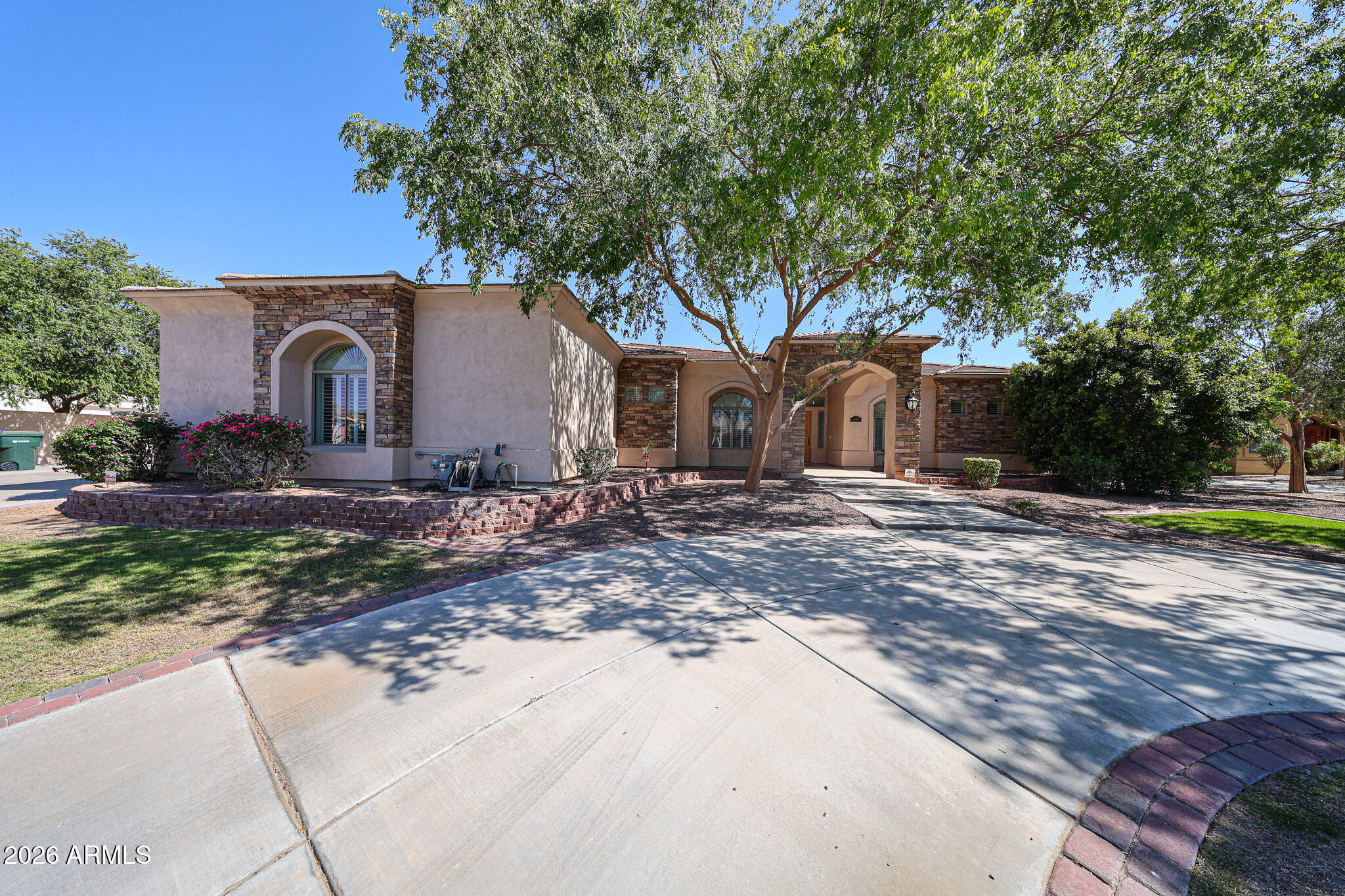 925 E Valencia Drive