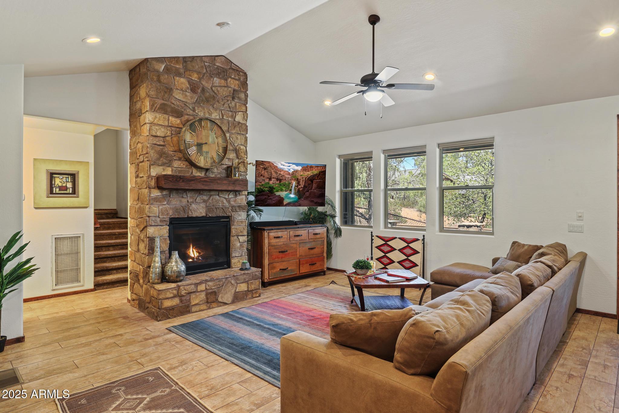 2308 E INDIAN PINK Circle
