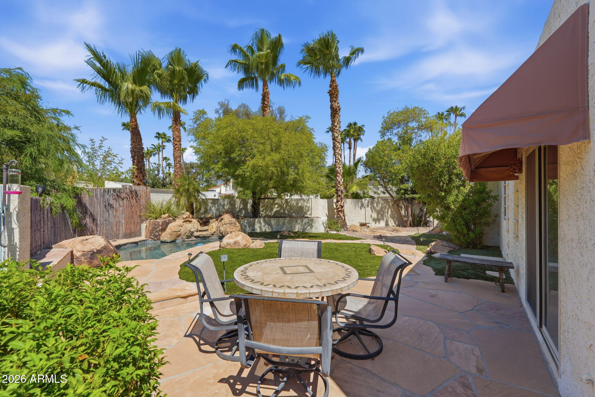 1915 E LINGER Lane