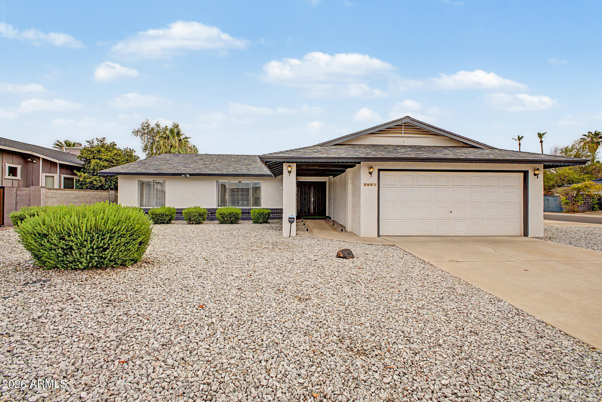 2801 E NORTH Lane