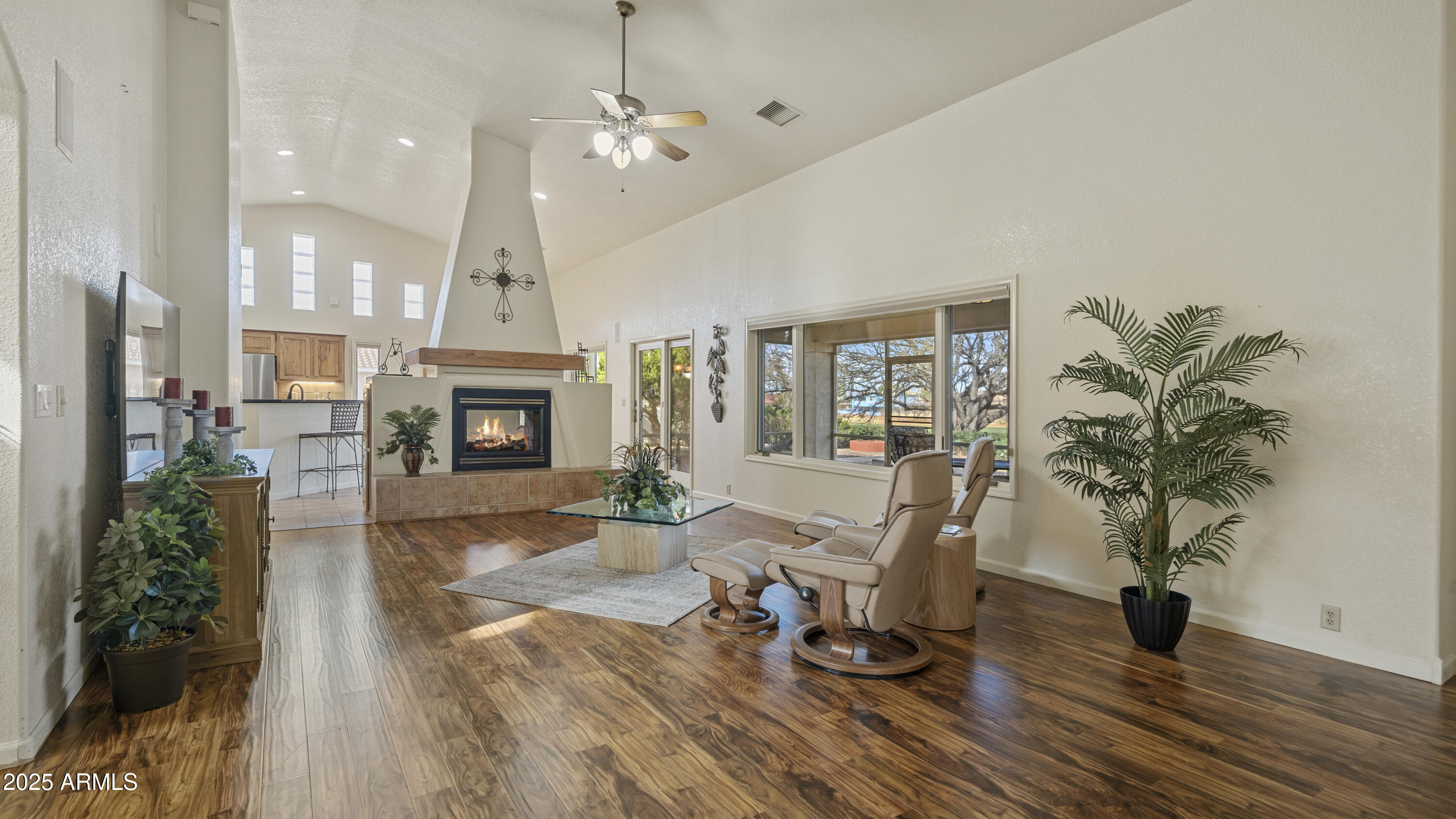 3033 GLENVIEW Drive
