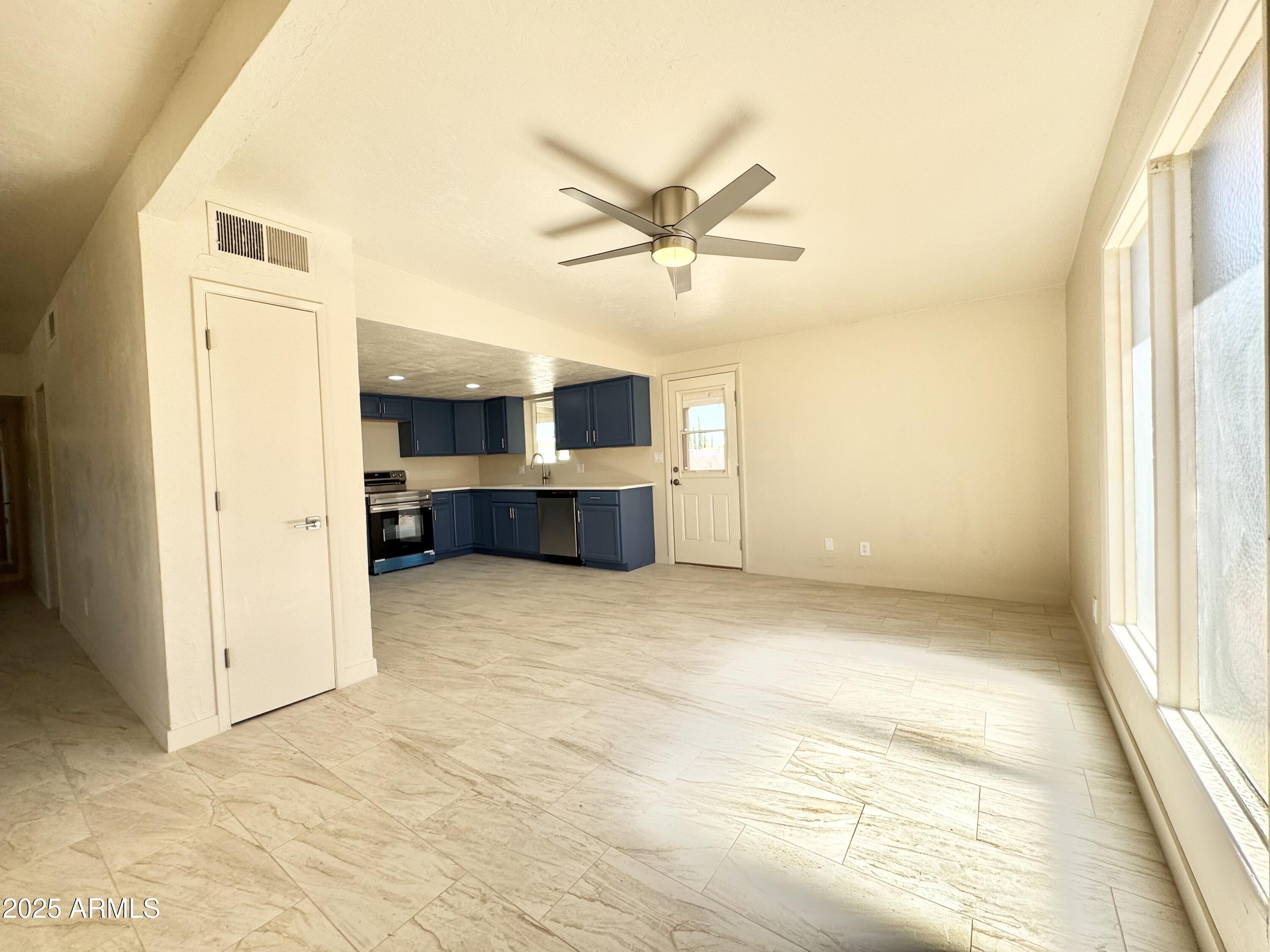 3048 MEADOWLARK Drive