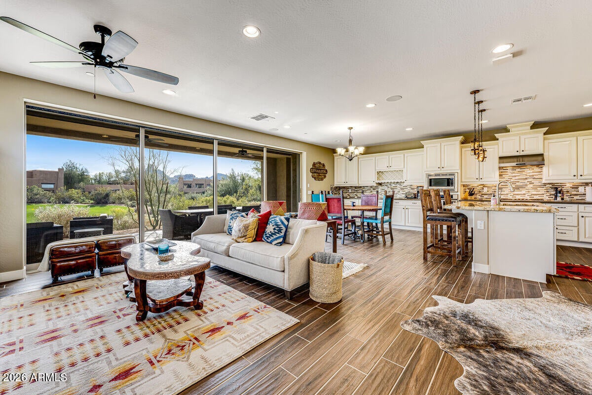 10260 E WHITE FEATHER Lane 1040
