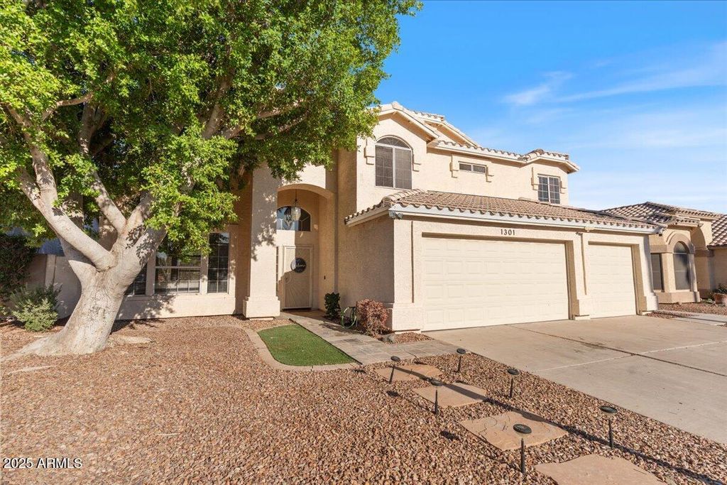 Photo of 1301 N Kingston Street, Gilbert, AZ 85233 (MLS # 6915348)