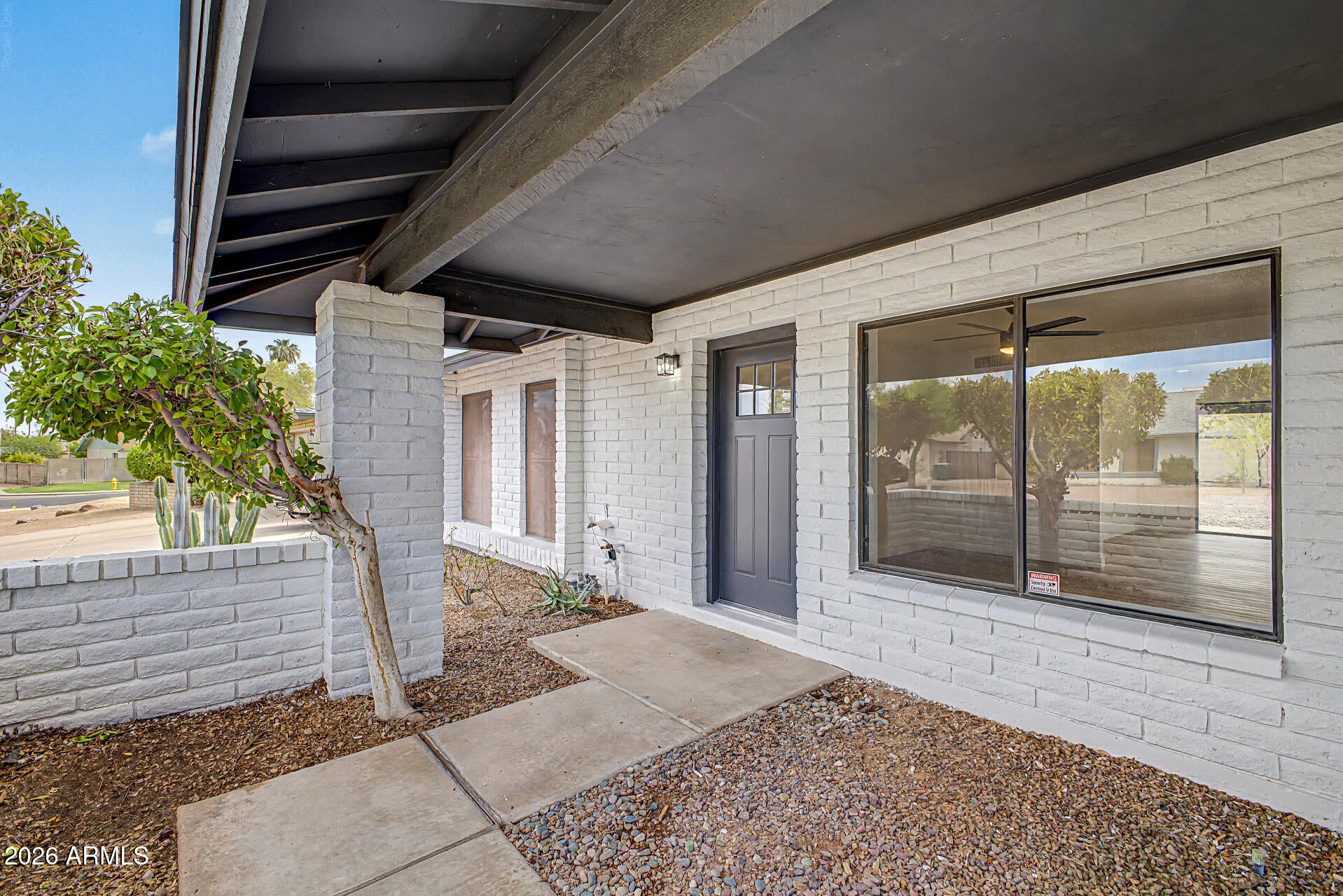 711 W STRAHAN Drive