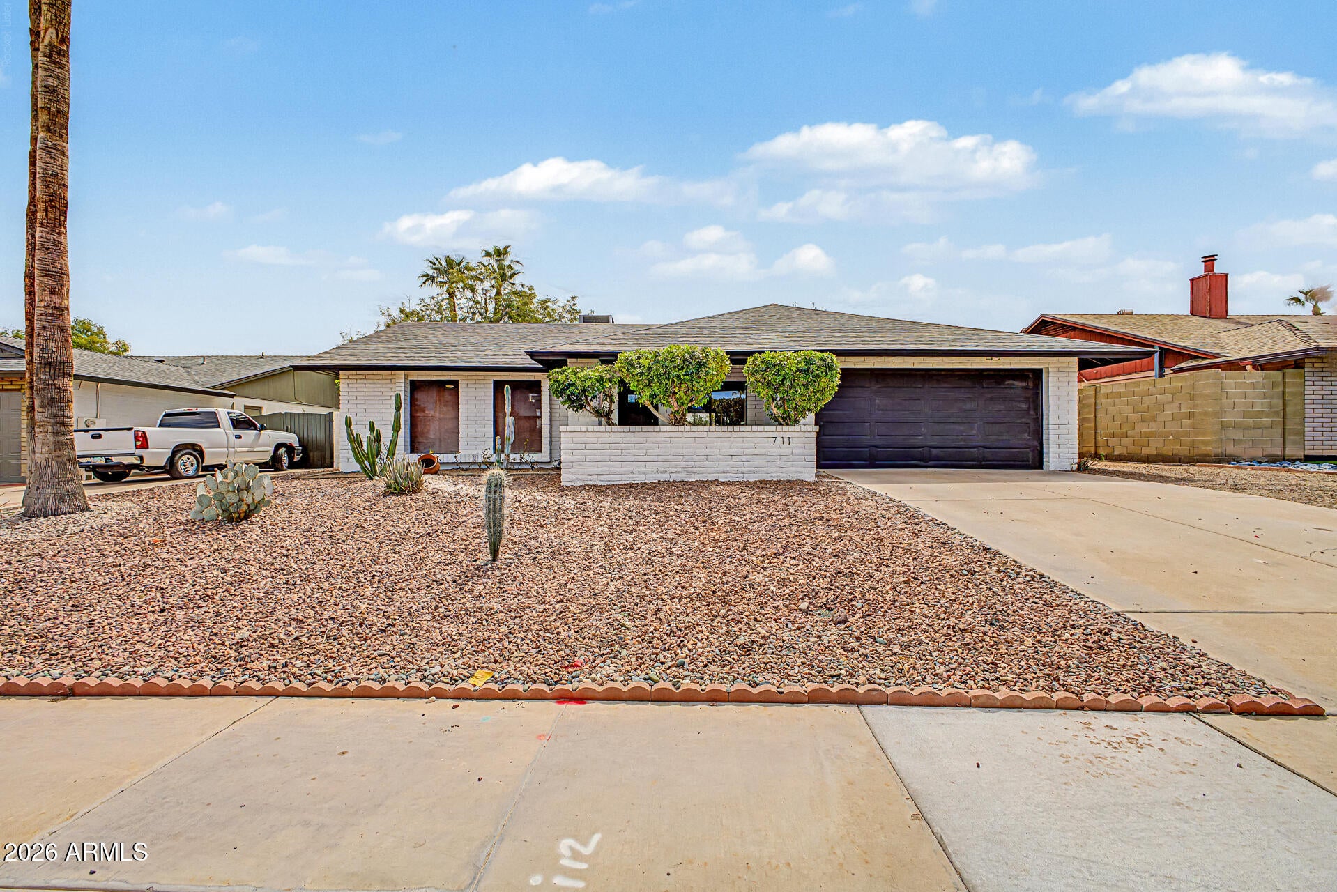 711 W STRAHAN Drive