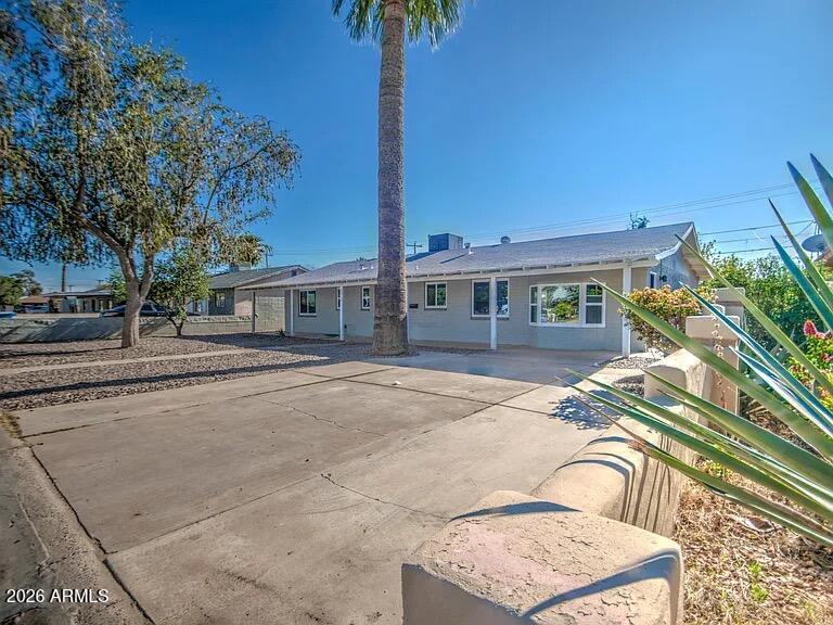 3317 W MONTECITO Avenue