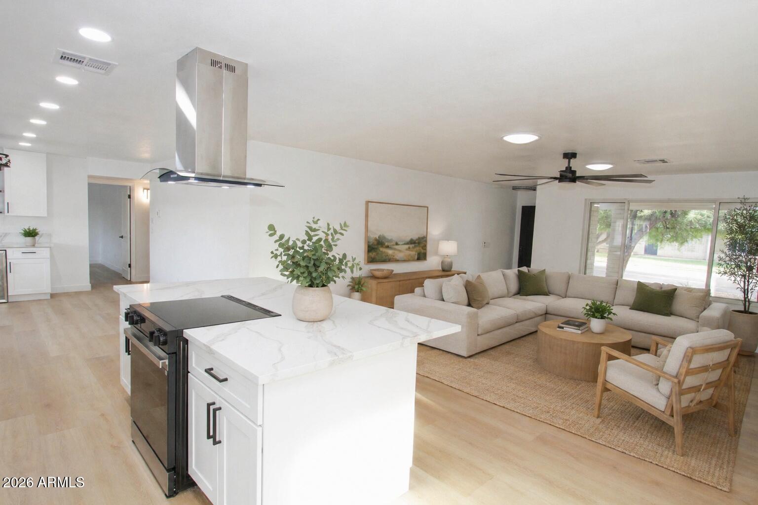 2142 W KERRY Lane