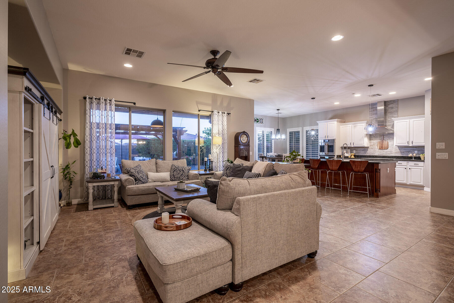 1817 W HORSETAIL Trail