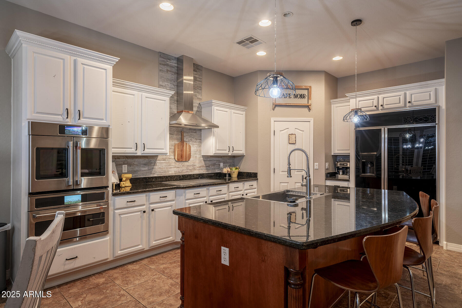 1817 W HORSETAIL Trail