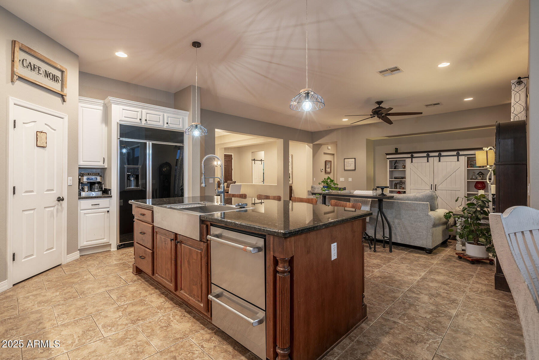 1817 W HORSETAIL Trail