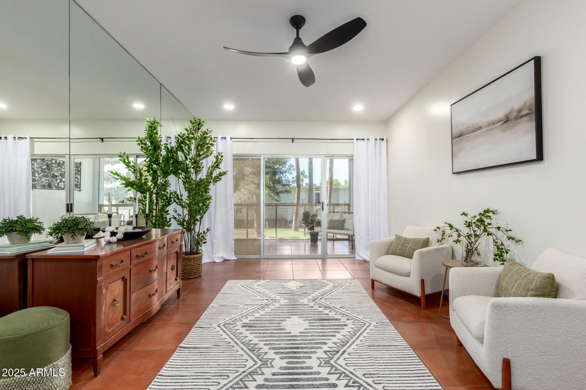 6125 E INDIAN SCHOOL Road 283