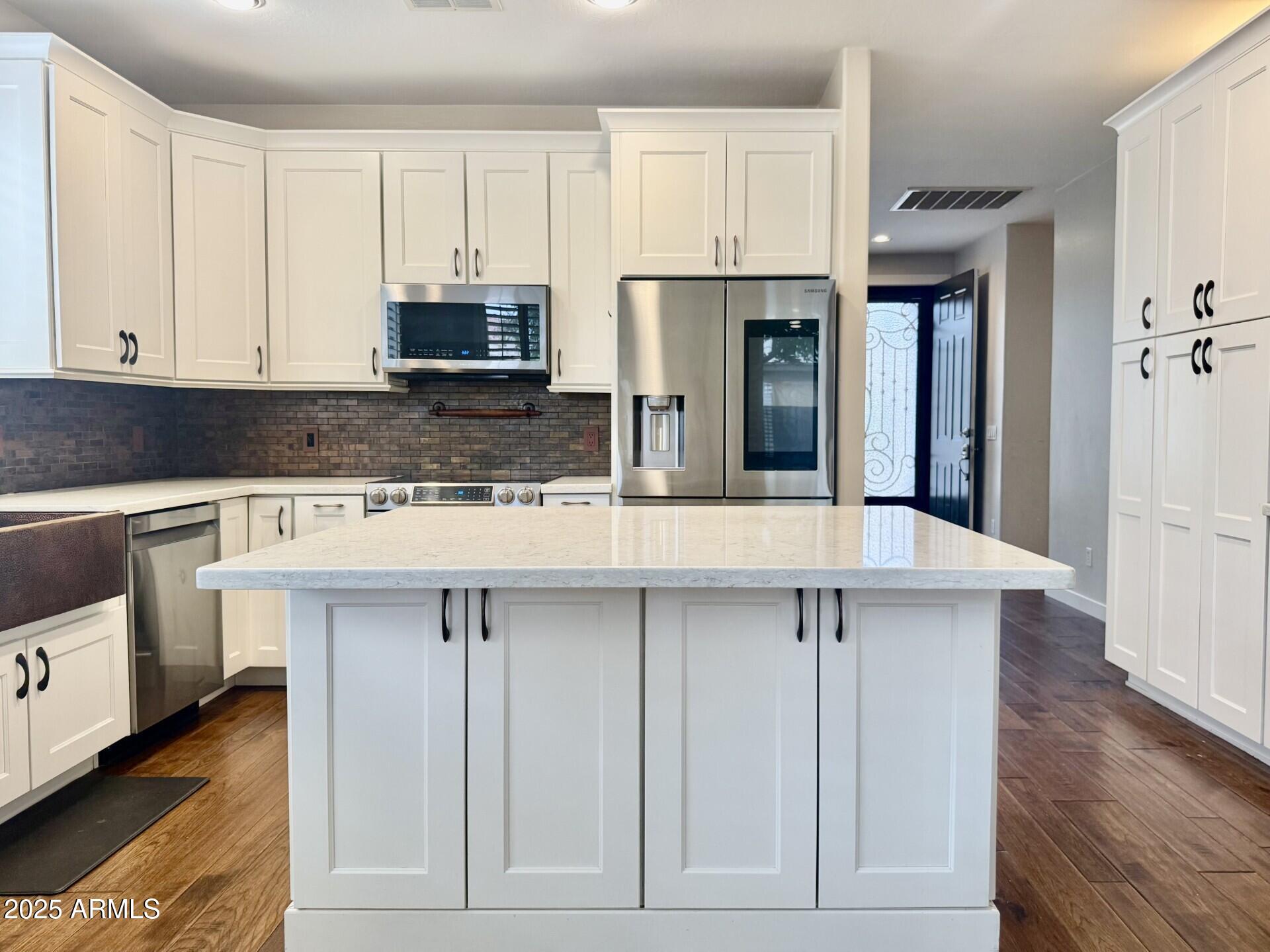 191 W BEECHNUT Place