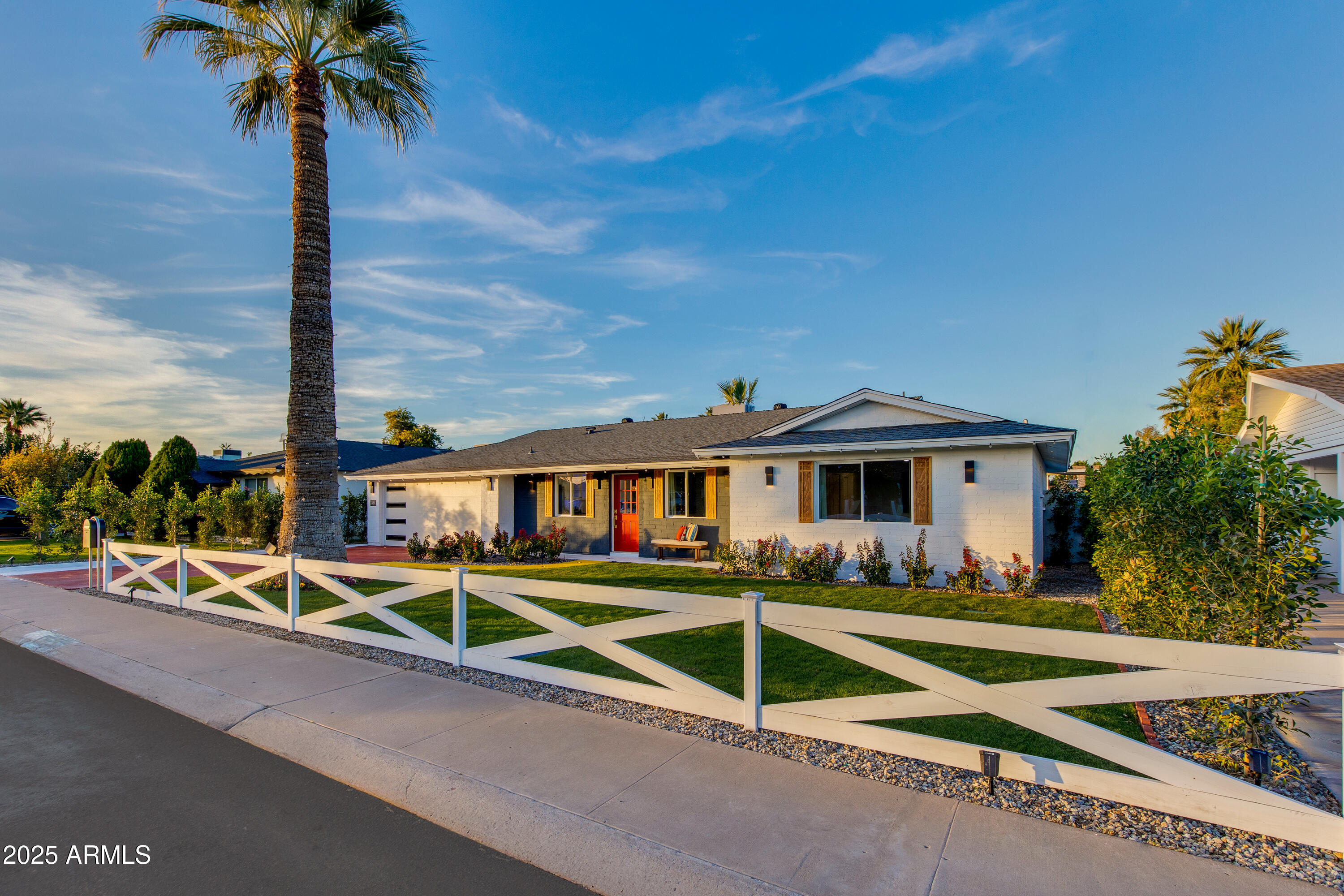 7424 E CAMBRIDGE Avenue