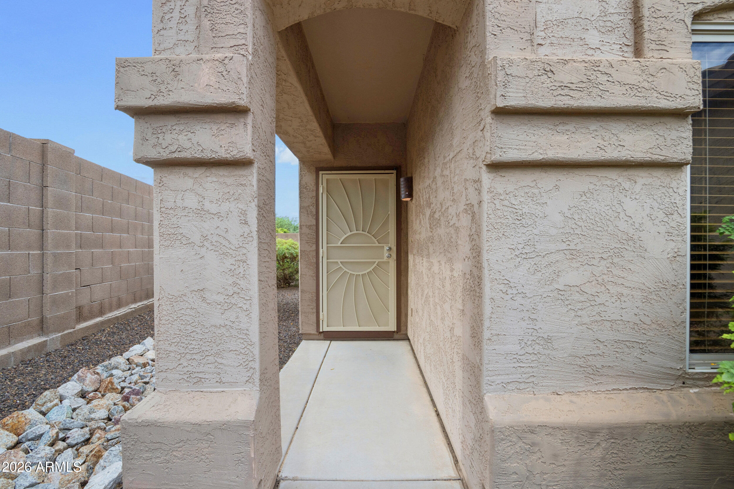 524 E RED ROCK Trail