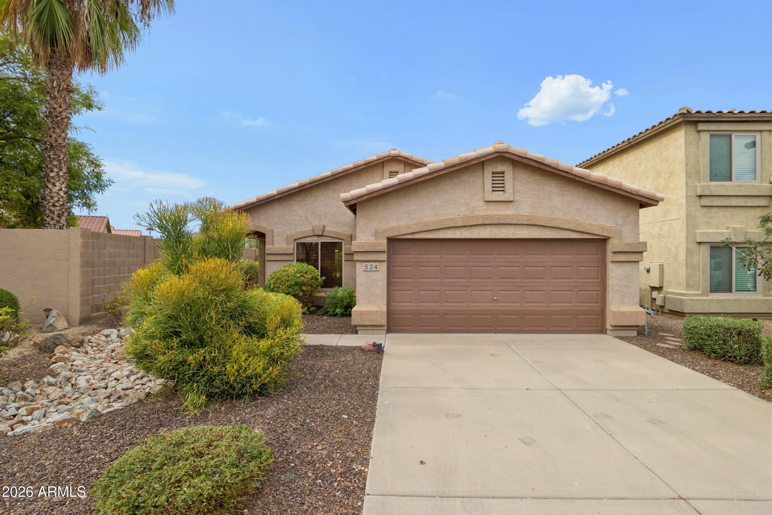 524 E RED ROCK Trail