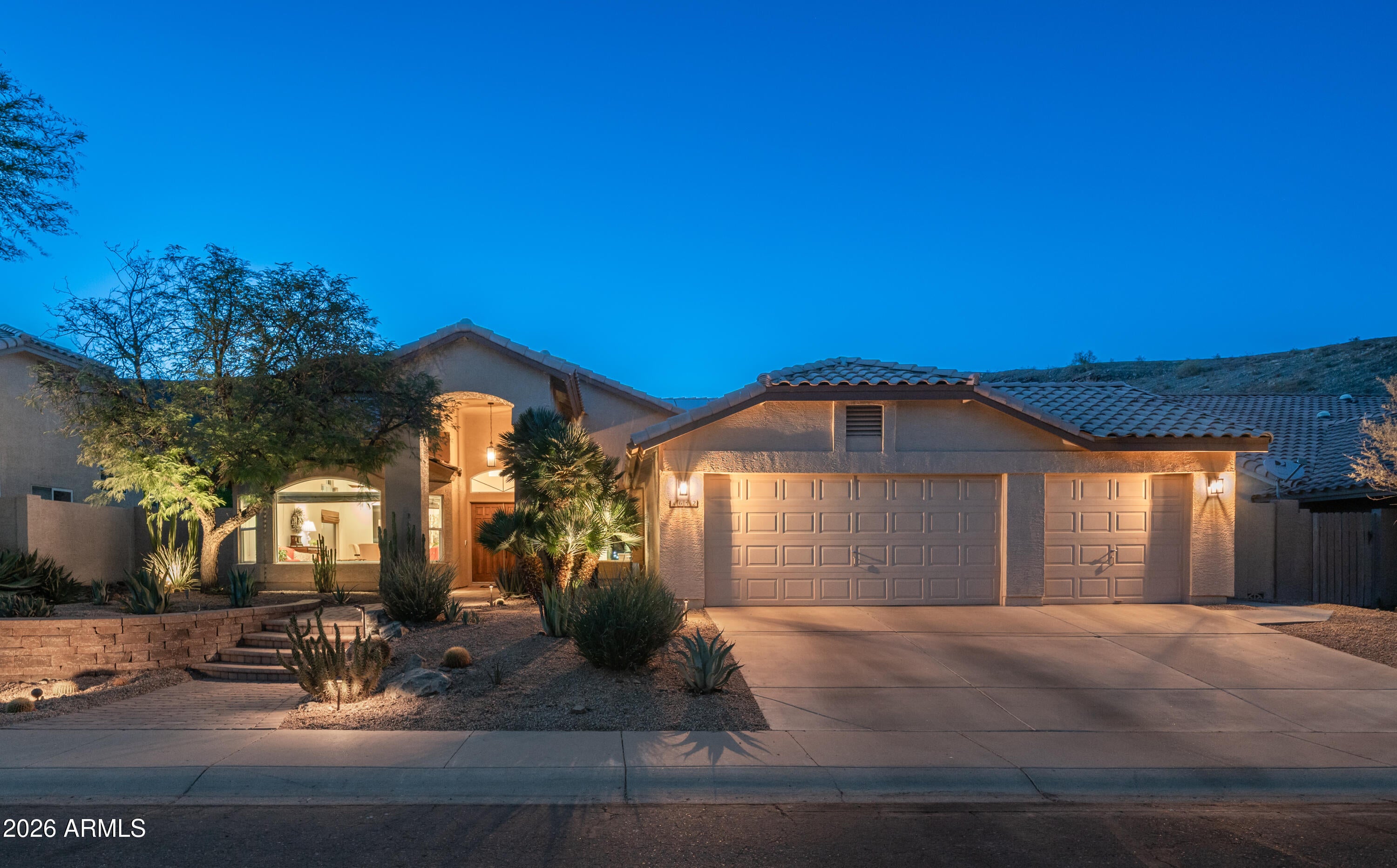 1642 E NIGHTHAWK Way