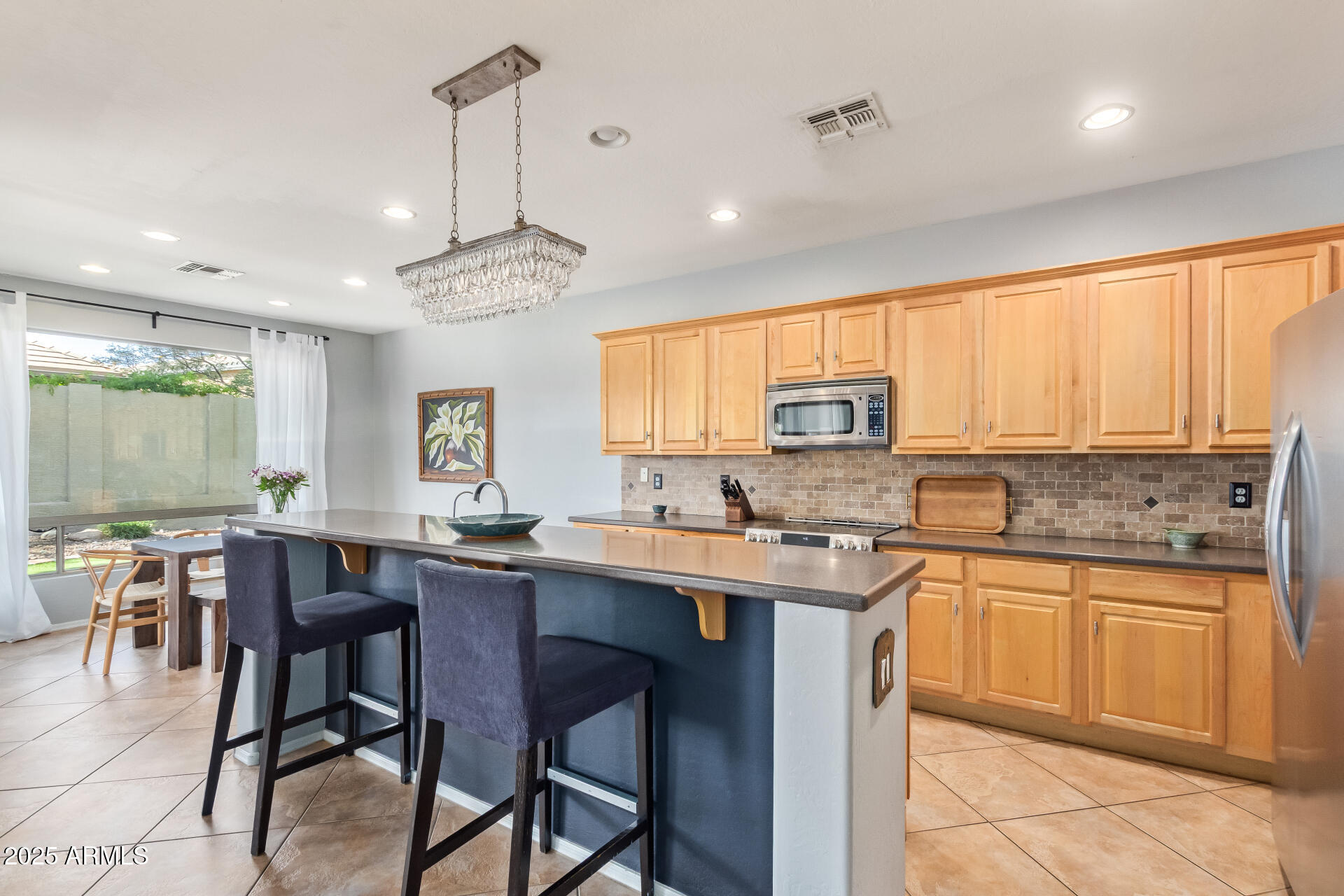 3422 W KING Drive