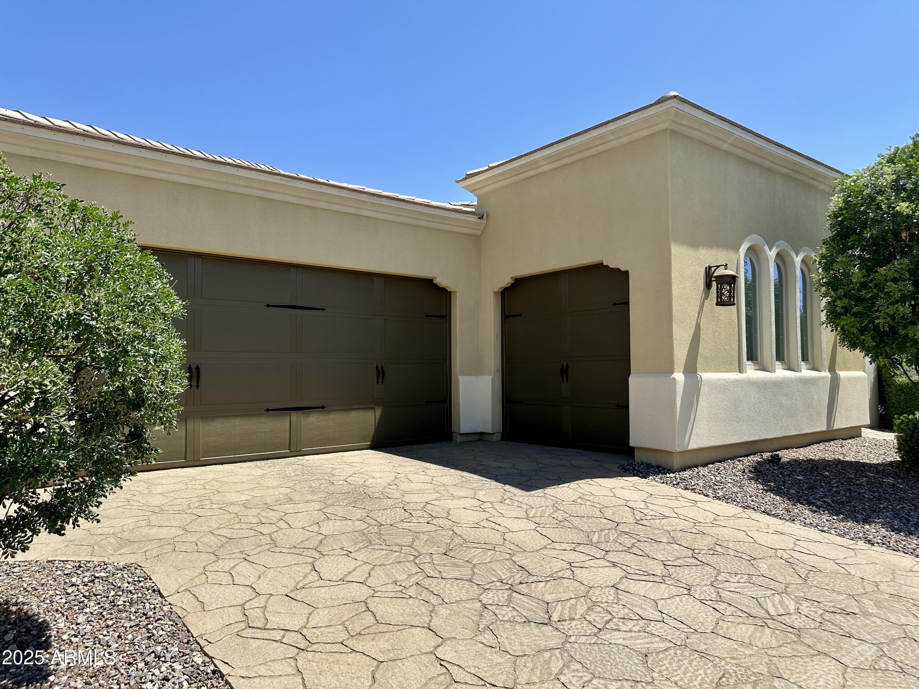 562 E VESPER Trail