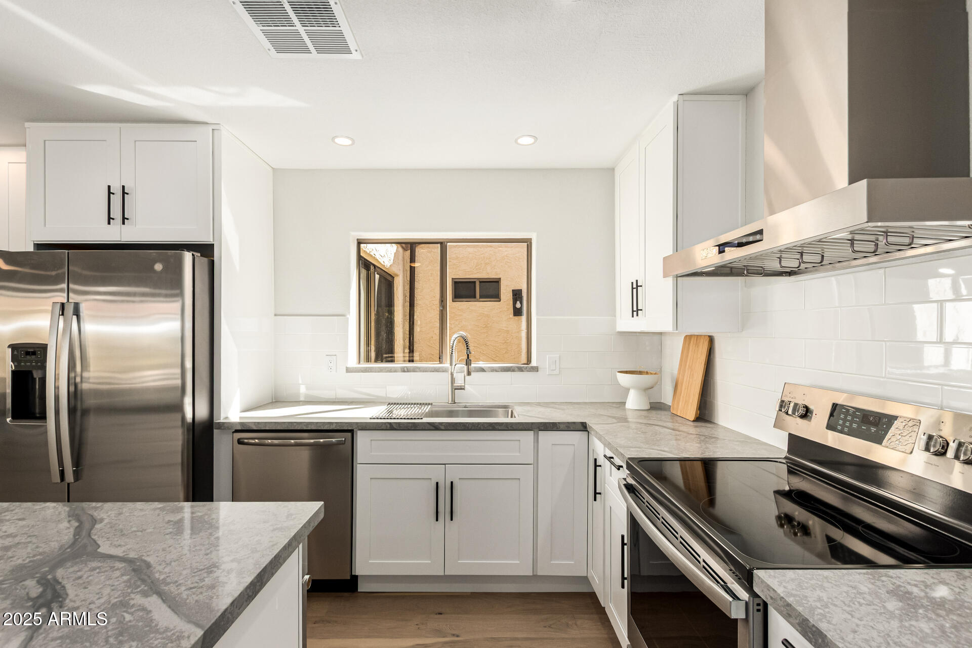 10008 E SADDLEHORN Trail