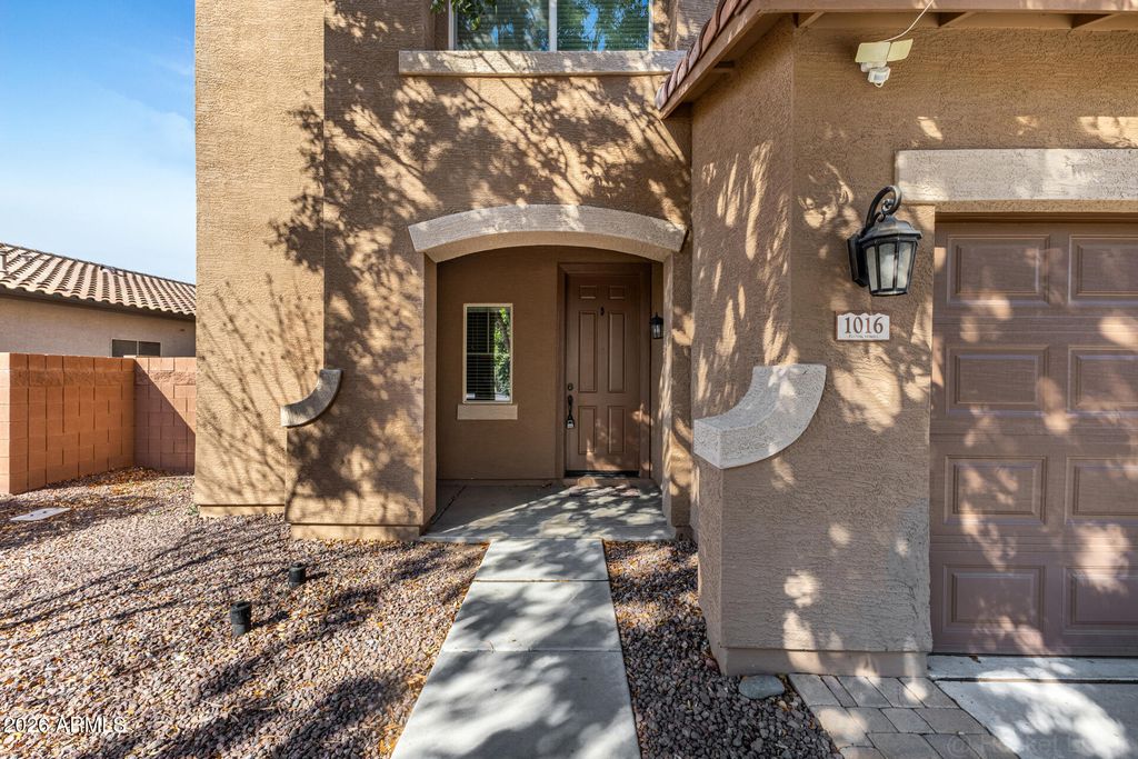 Photo of 1016 W Basswood Avenue, San Tan Valley, AZ 85140 (MLS # 6994392)