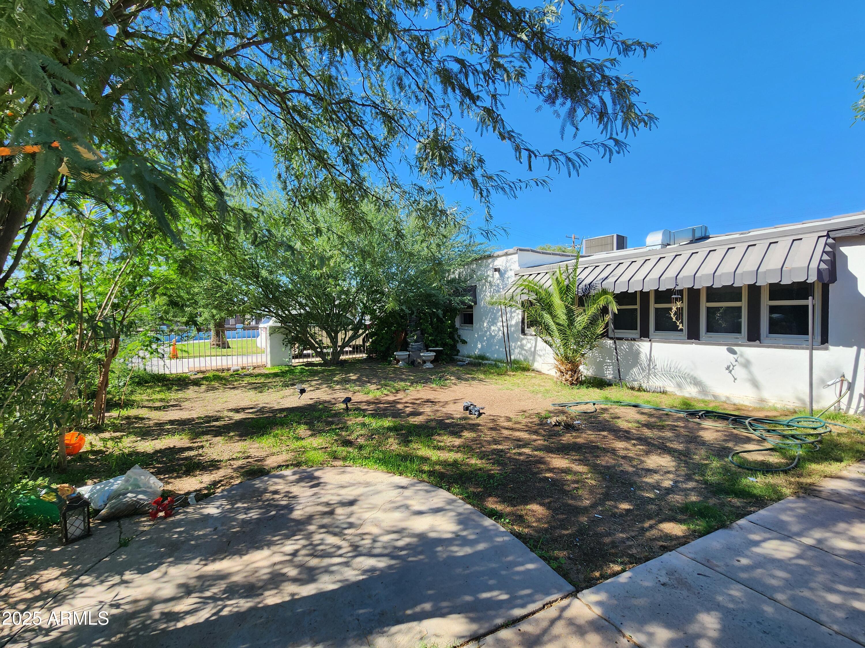 2504 E ADAMS Street