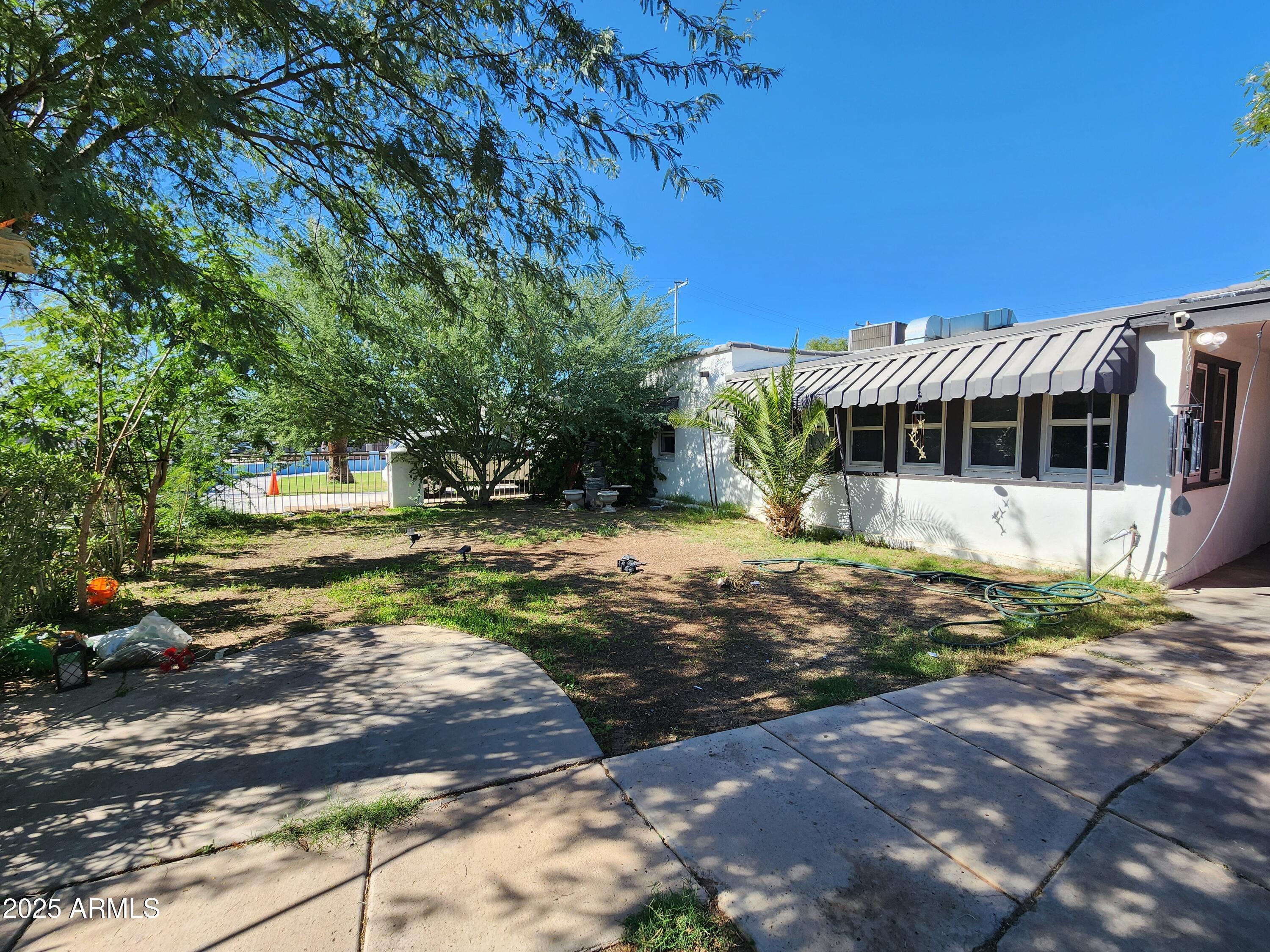 2504 E ADAMS Street