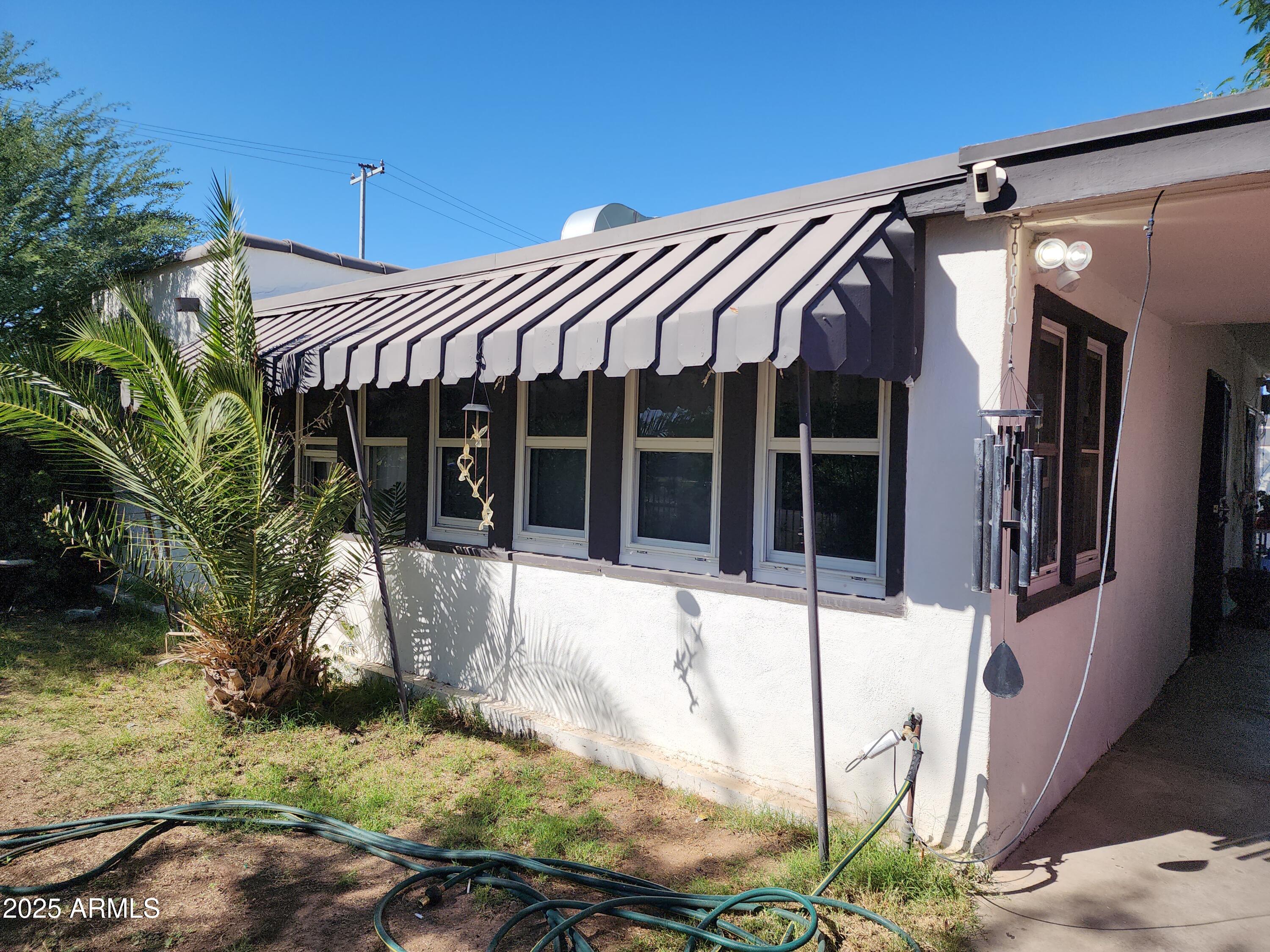 2504 E ADAMS Street