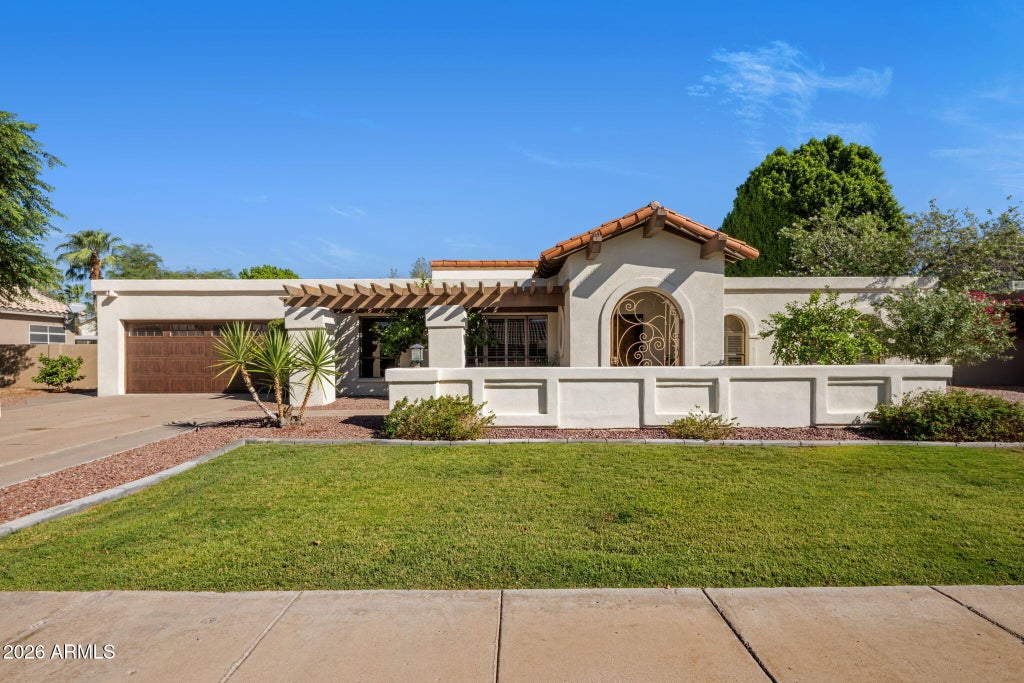 Photo of 1874 E Carver Road, Tempe, AZ 85284 (MLS # 7087384)