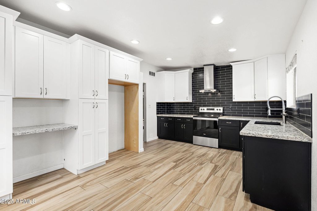 Photo of 7604 N 46th Avenue, Glendale, AZ 85301 (MLS # 6928592)