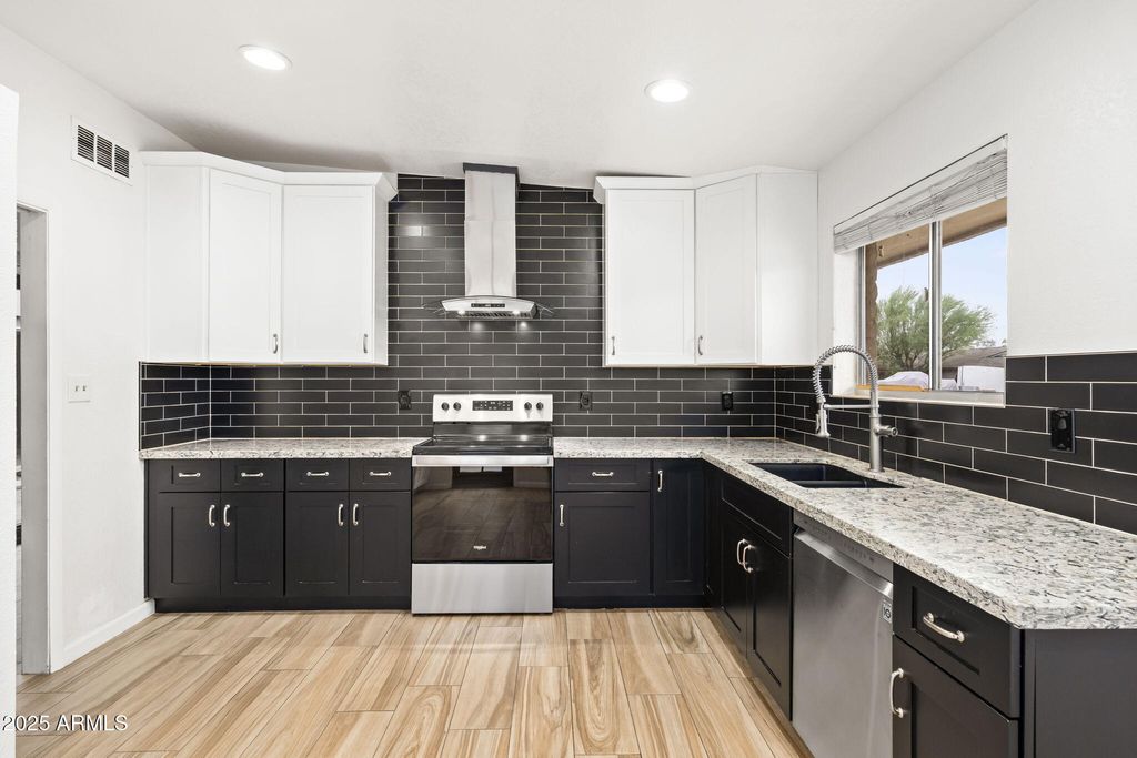 Photo of 7604 N 46th Avenue, Glendale, AZ 85301 (MLS # 6928592)